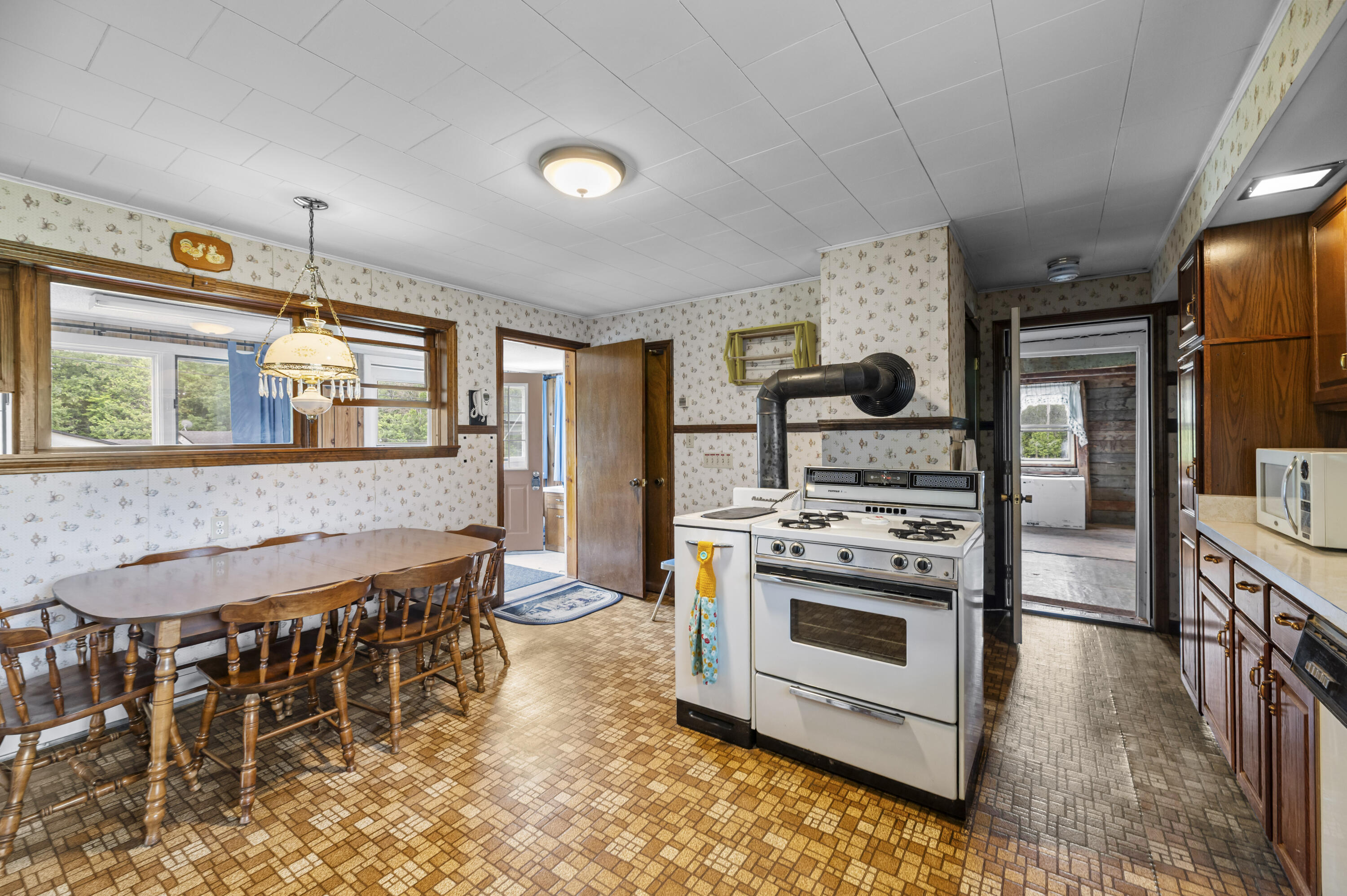 232 Wharff Road Property Photo 6