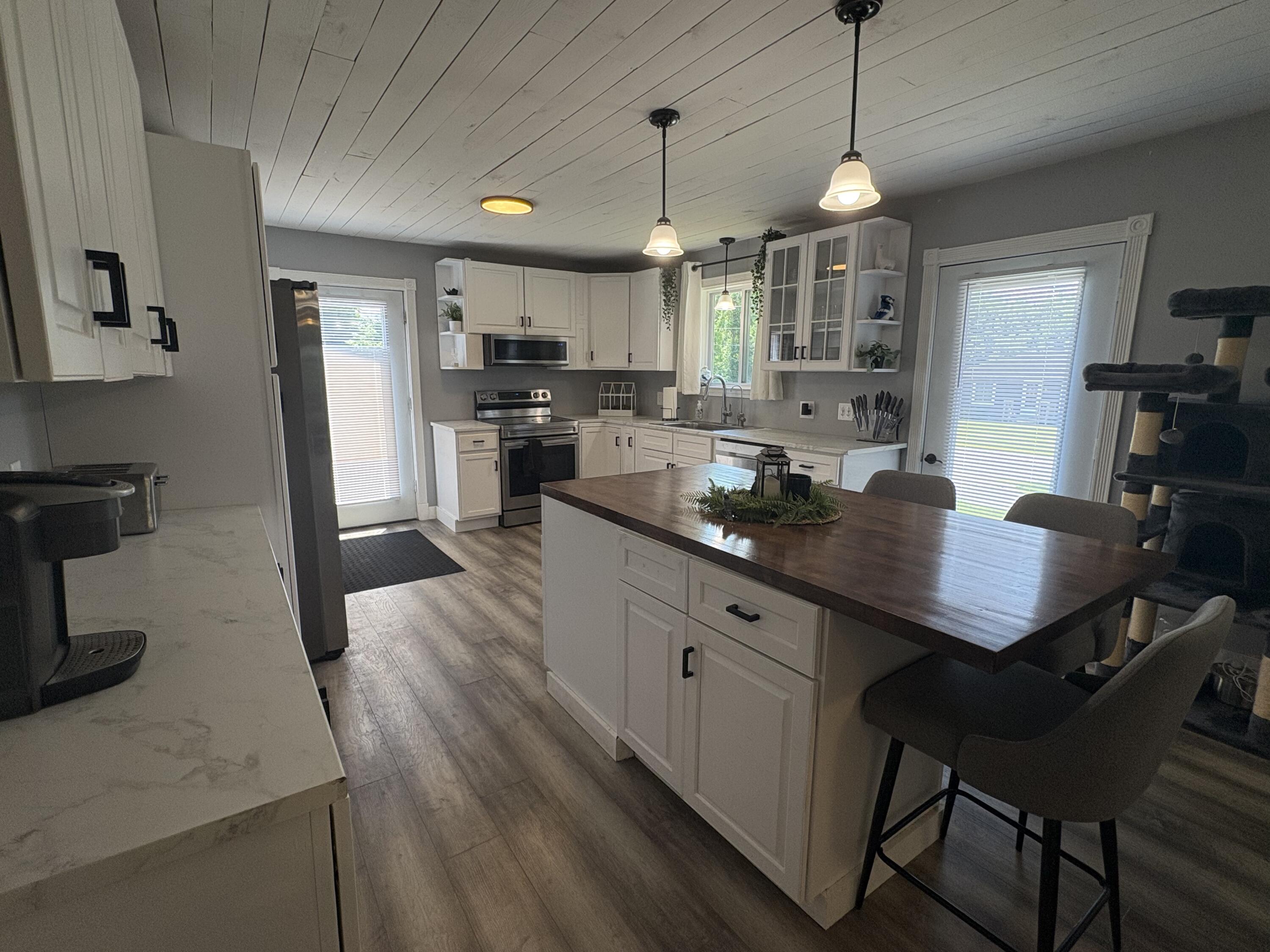 422 Peltoma Avenue Property Photo 4