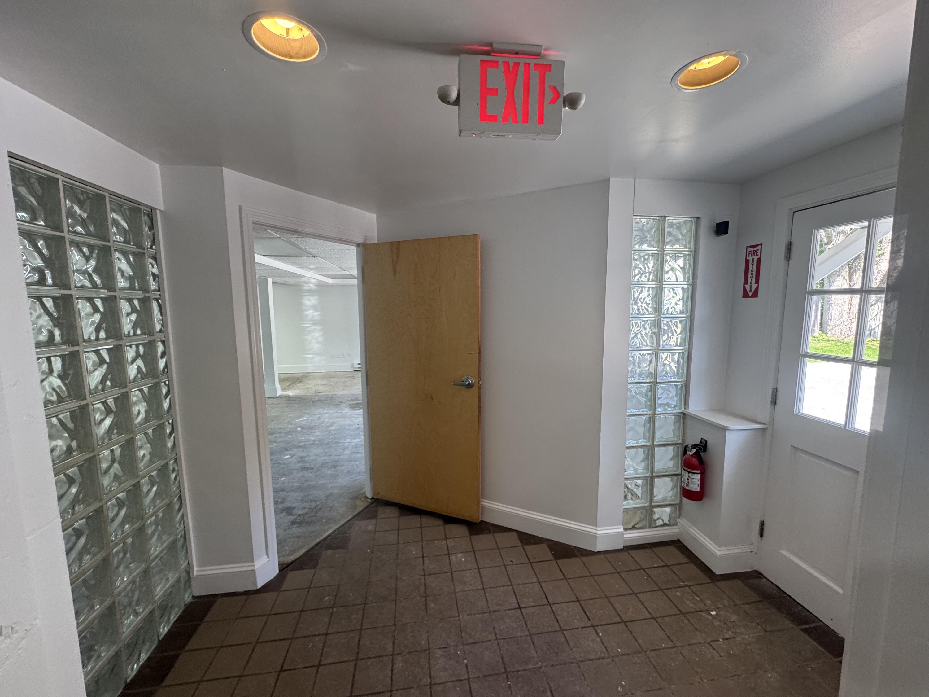 835 Forest Avenue Property Photo 4