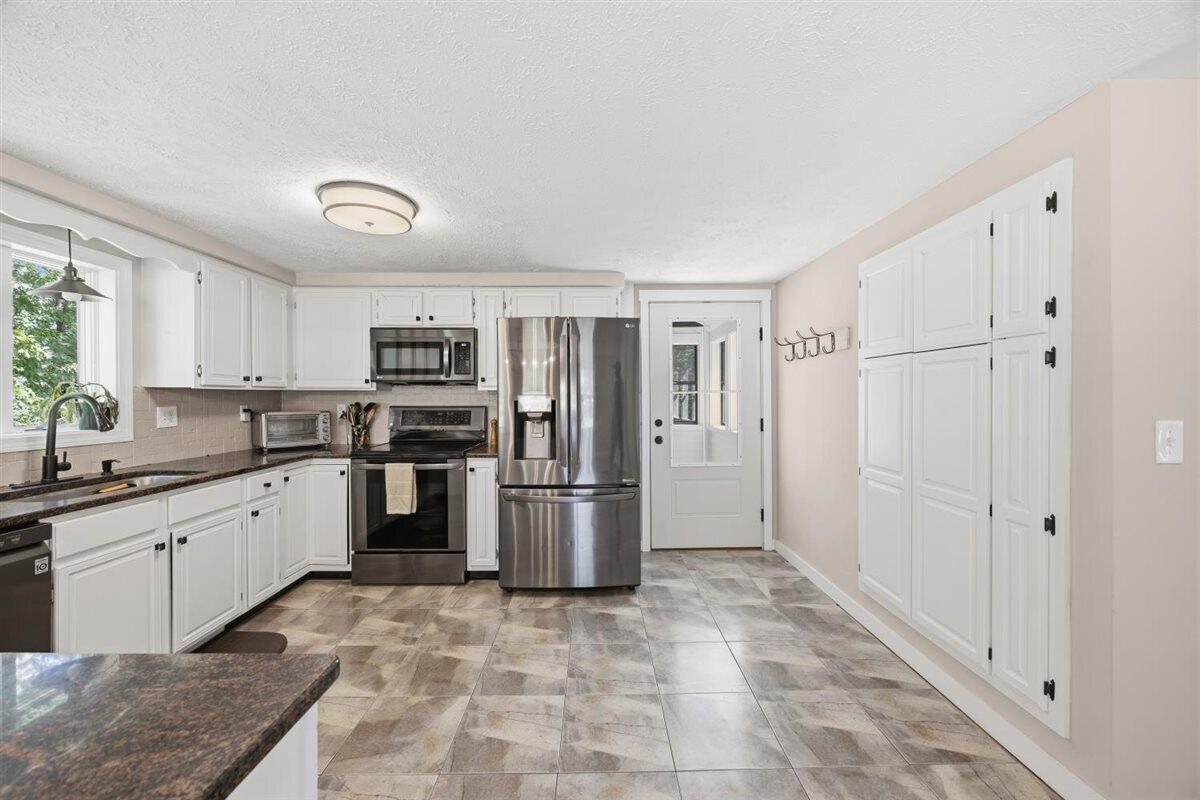 208 Cranberry Meadow Road Property Photo 10