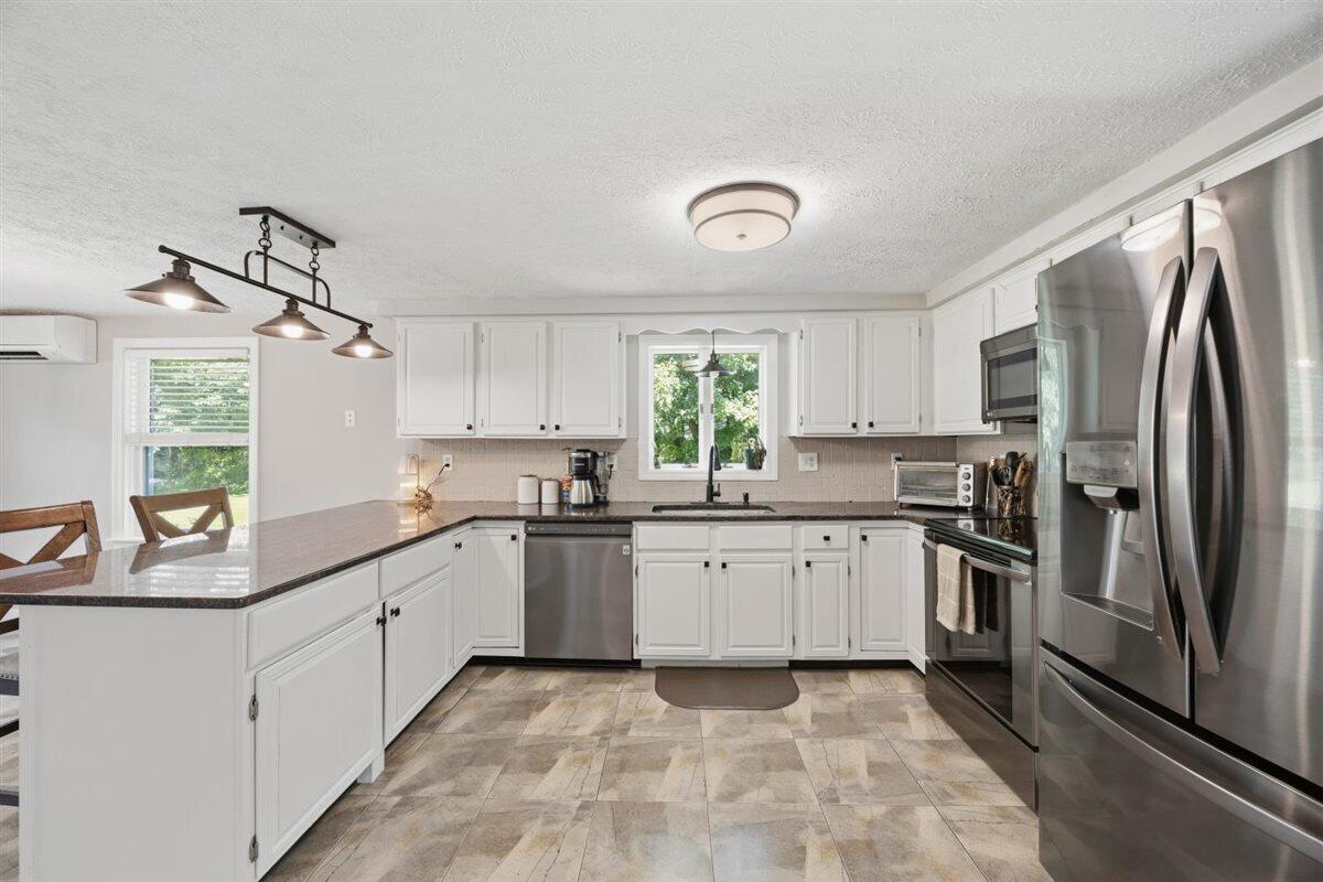 208 Cranberry Meadow Road Property Photo 12
