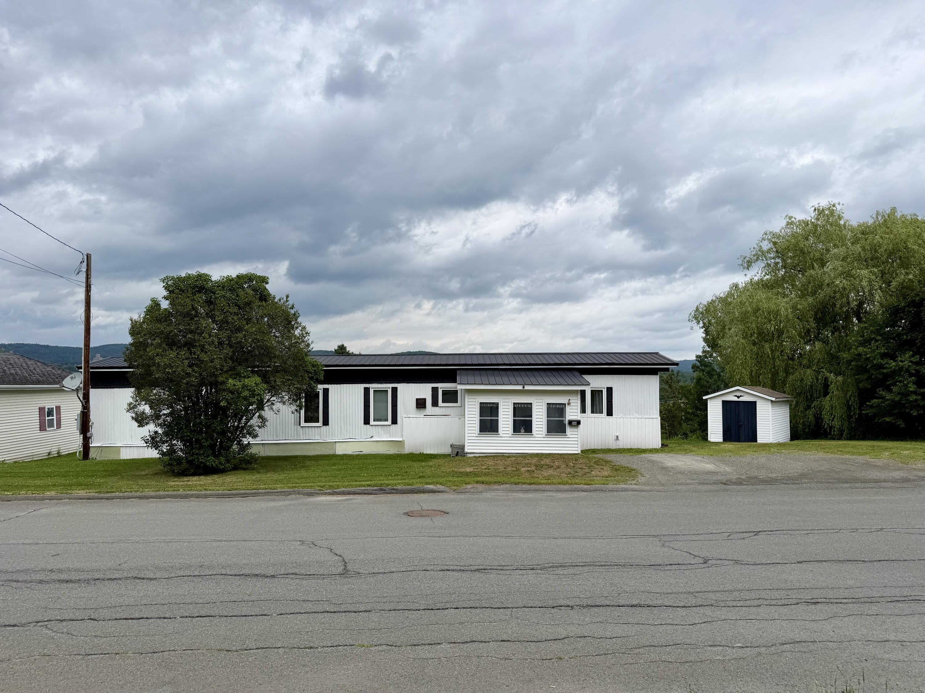 544 Riverview Street Property Photo 2