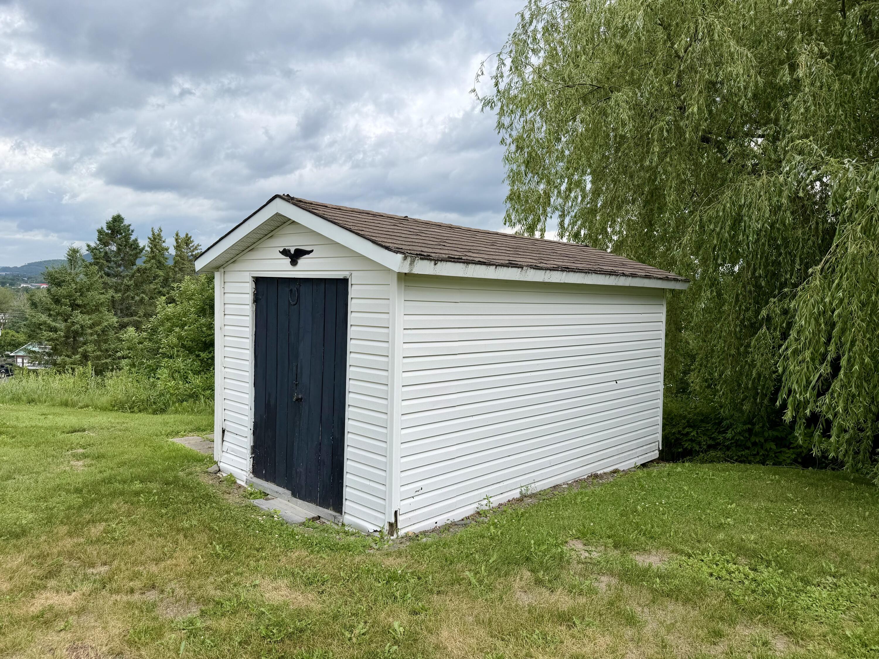 544 Riverview Street Property Photo 9