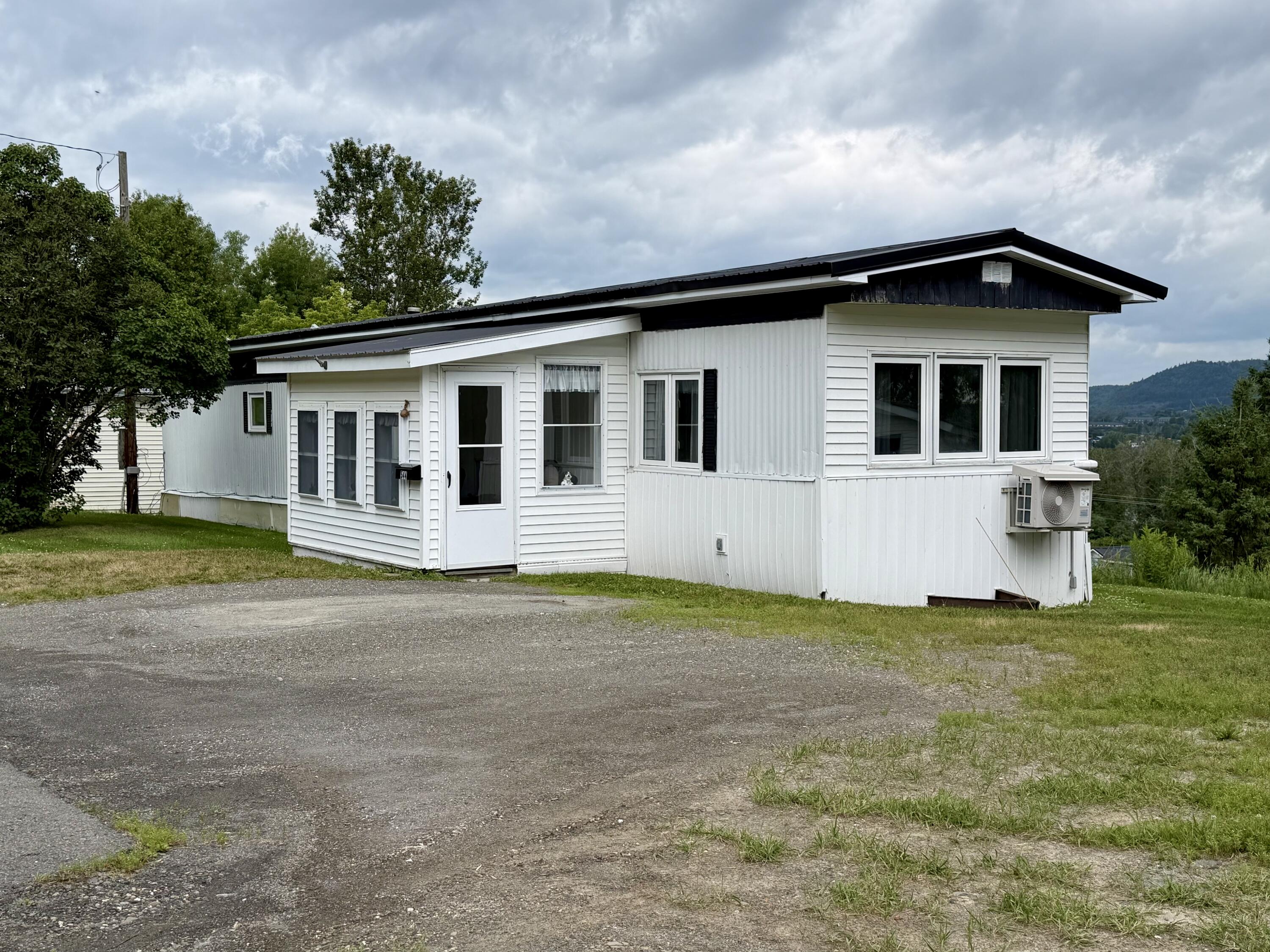 544 Riverview Street Property Photo 11