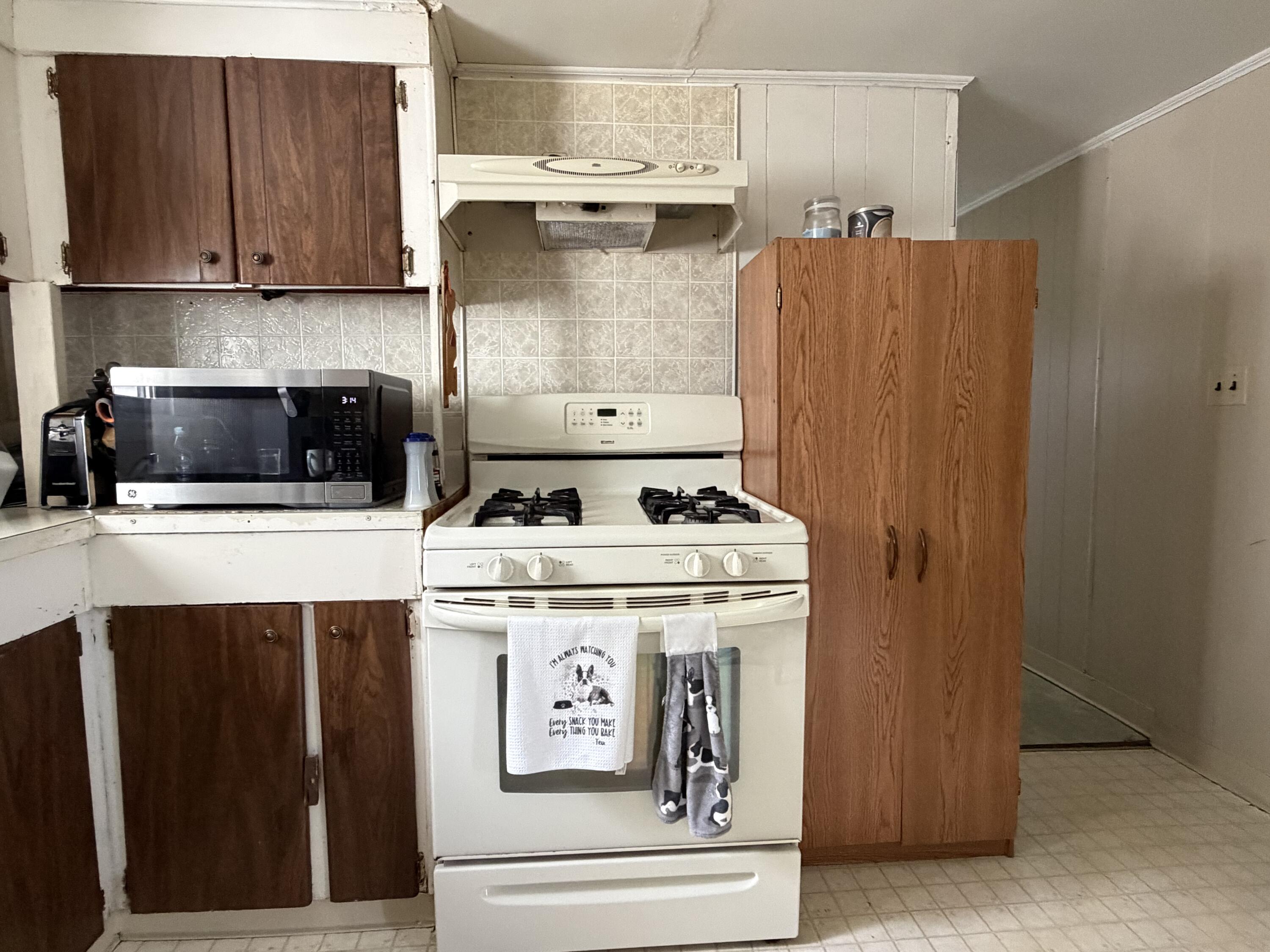 544 Riverview Street Property Photo 21