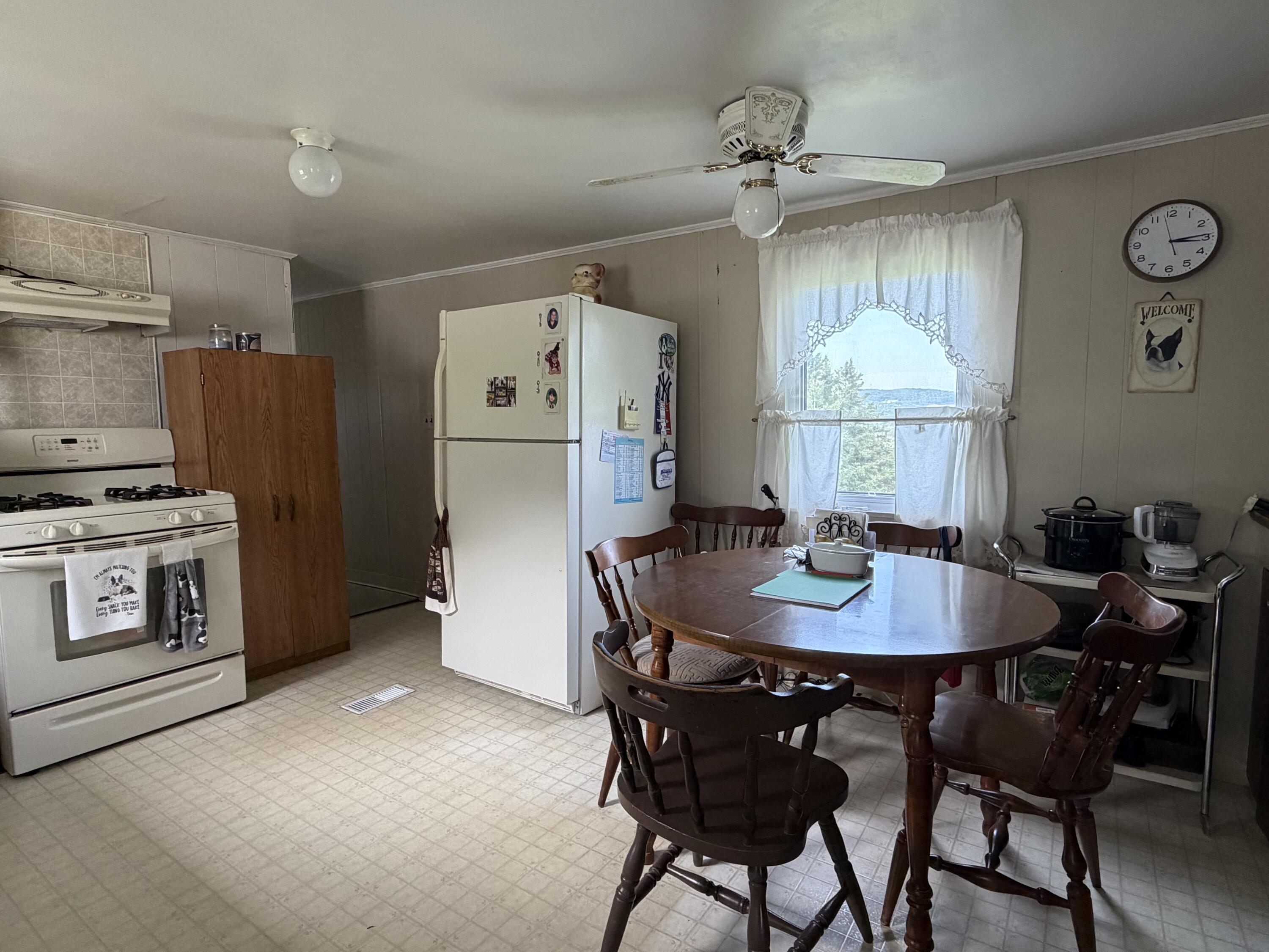 544 Riverview Street Property Photo 24