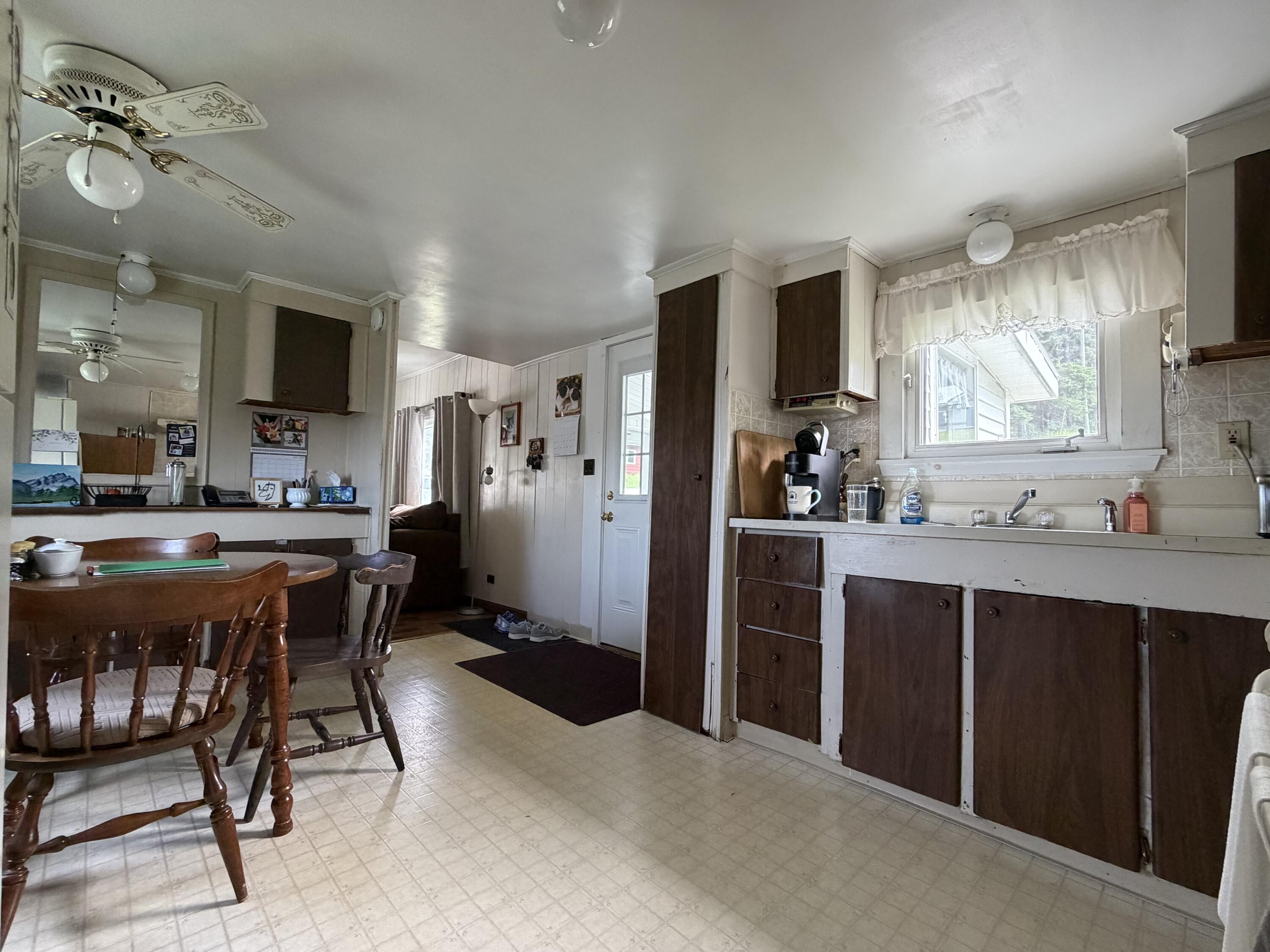 544 Riverview Street Property Photo 25