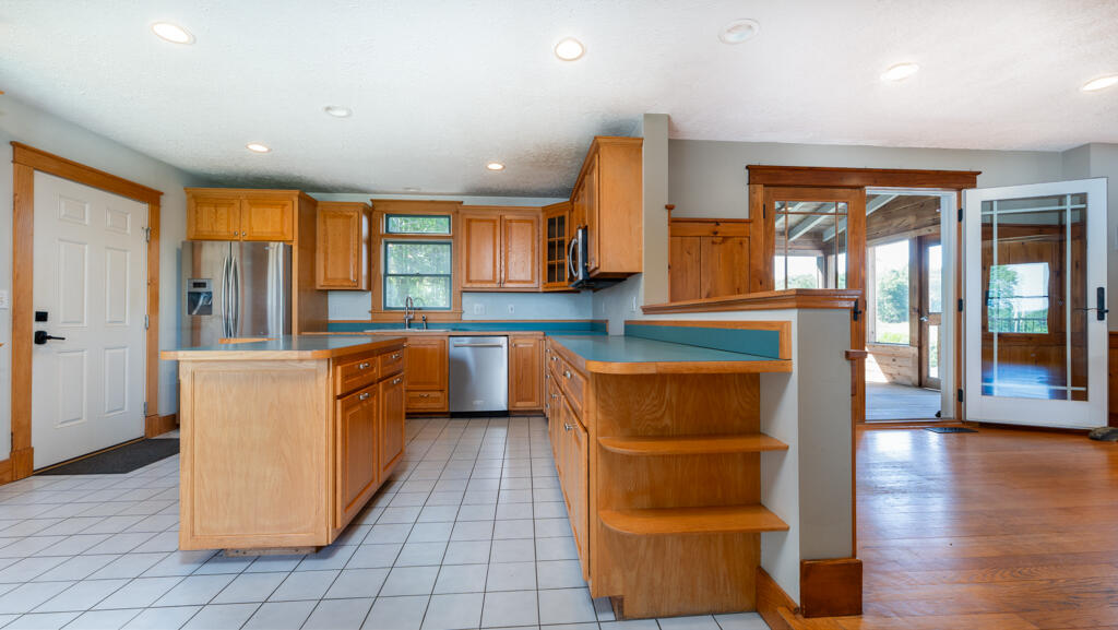 473 Bay Road Property Photo 7