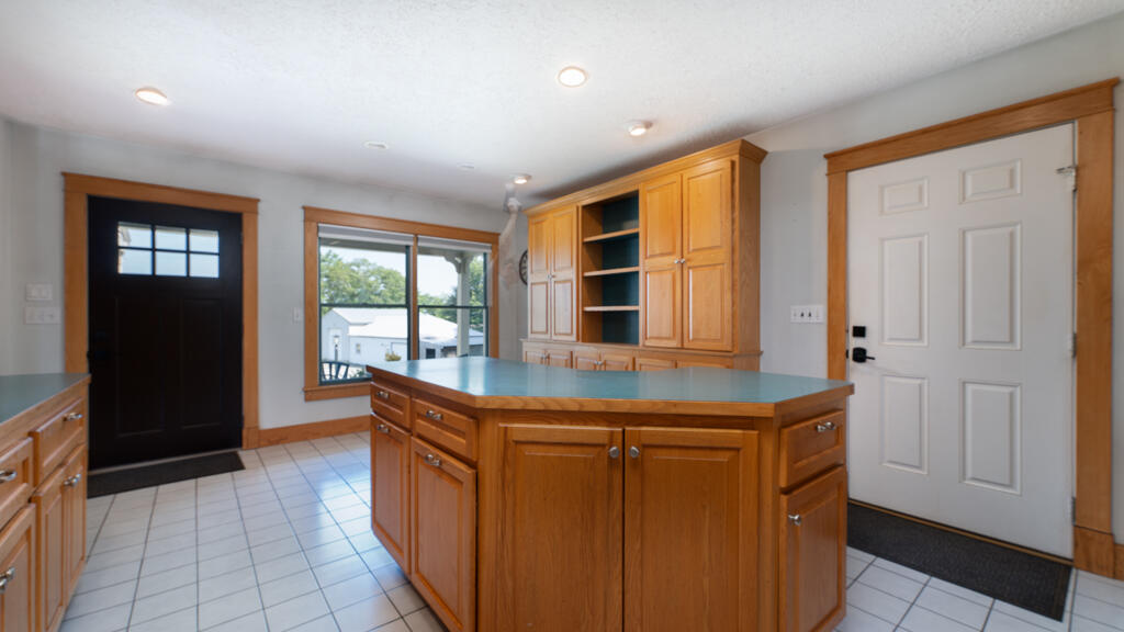 473 Bay Road Property Photo 8