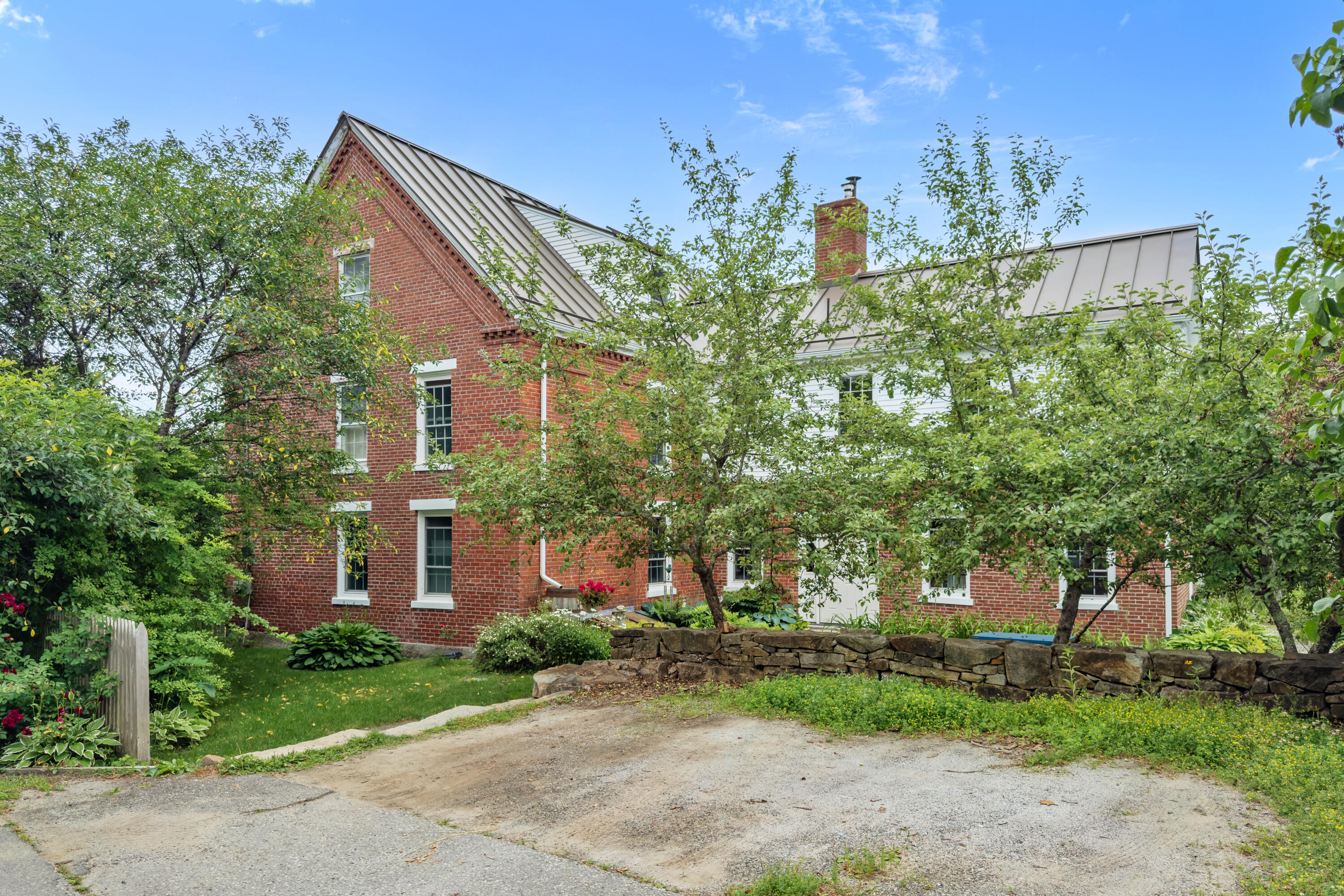 28 Pleasant Street Property Photo 2