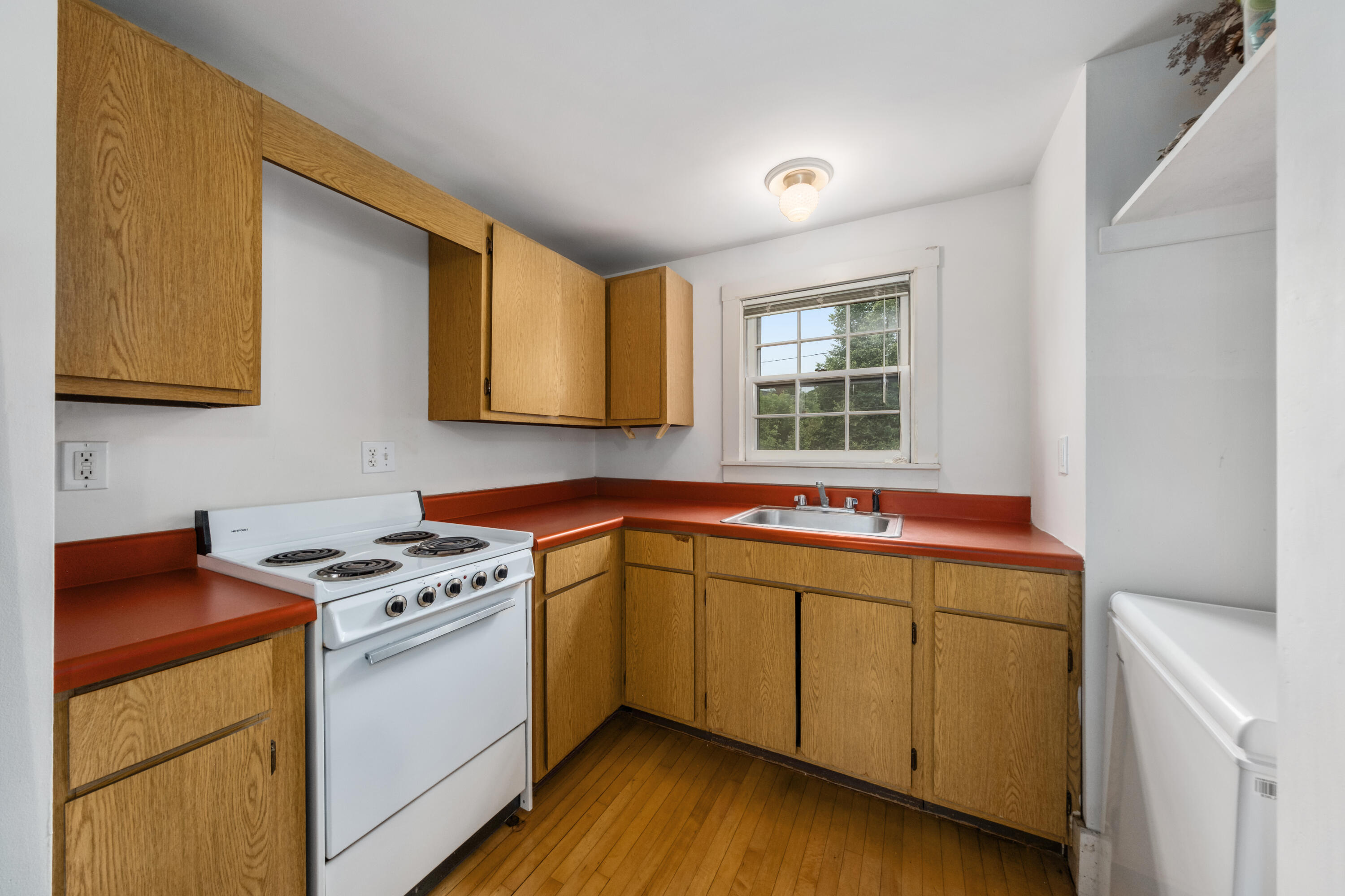 28 Pleasant Street Property Photo 26