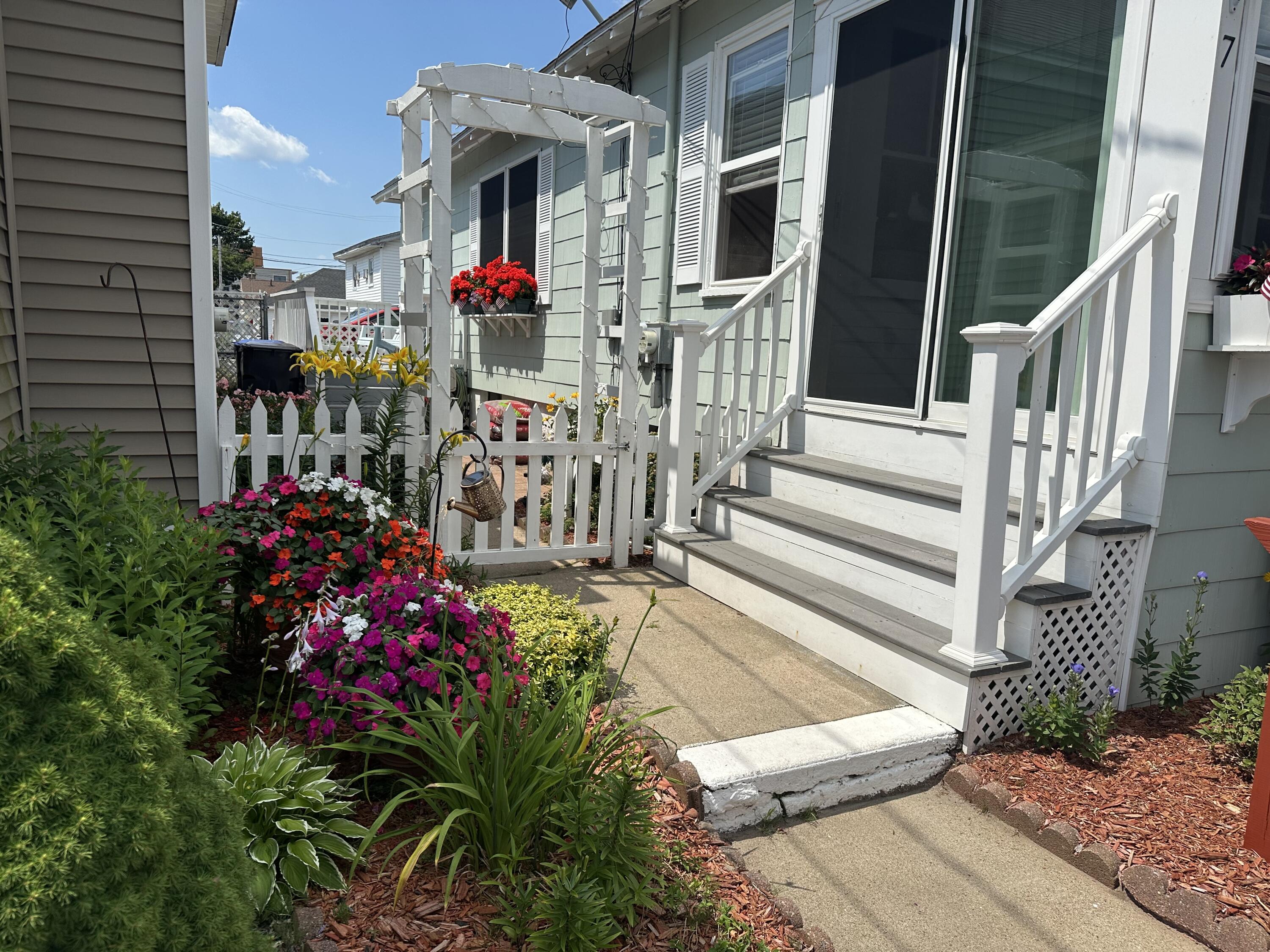 7 Roussin Street Property Photo 2