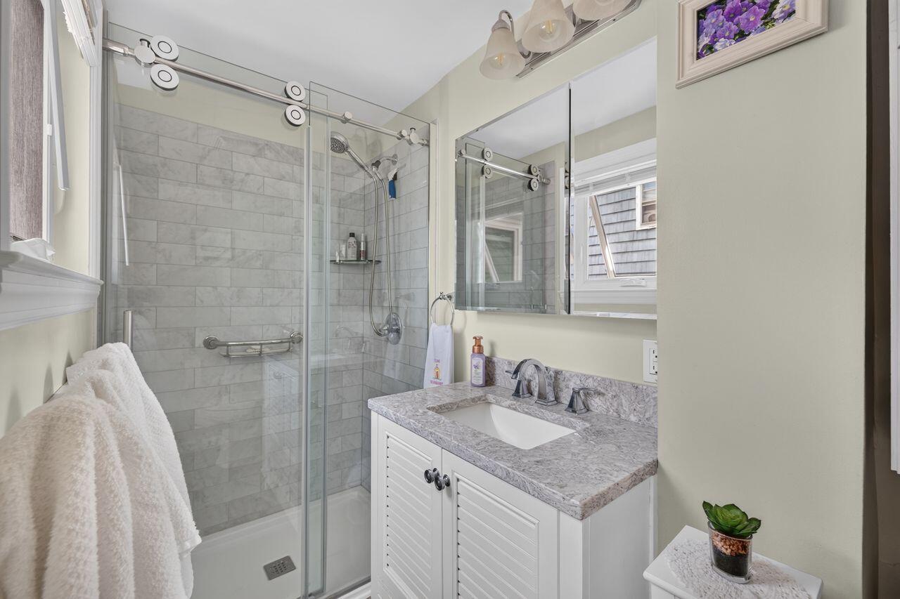7 Roussin Street Property Photo 21