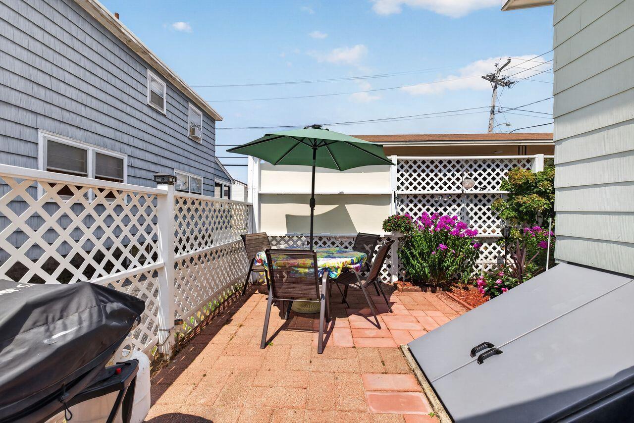 7 Roussin Street Property Photo 24
