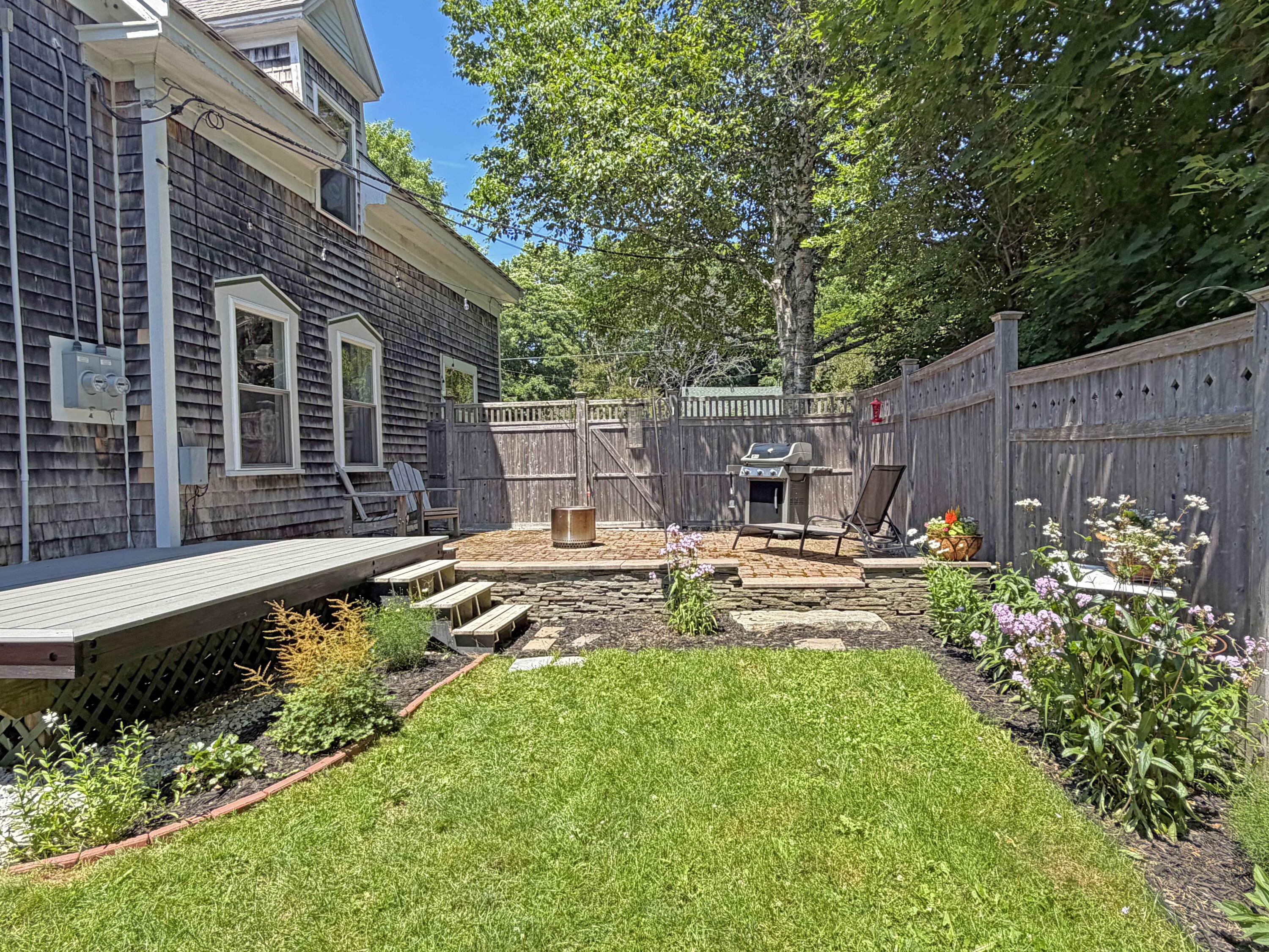 9 Laurel Street Property Photo 3