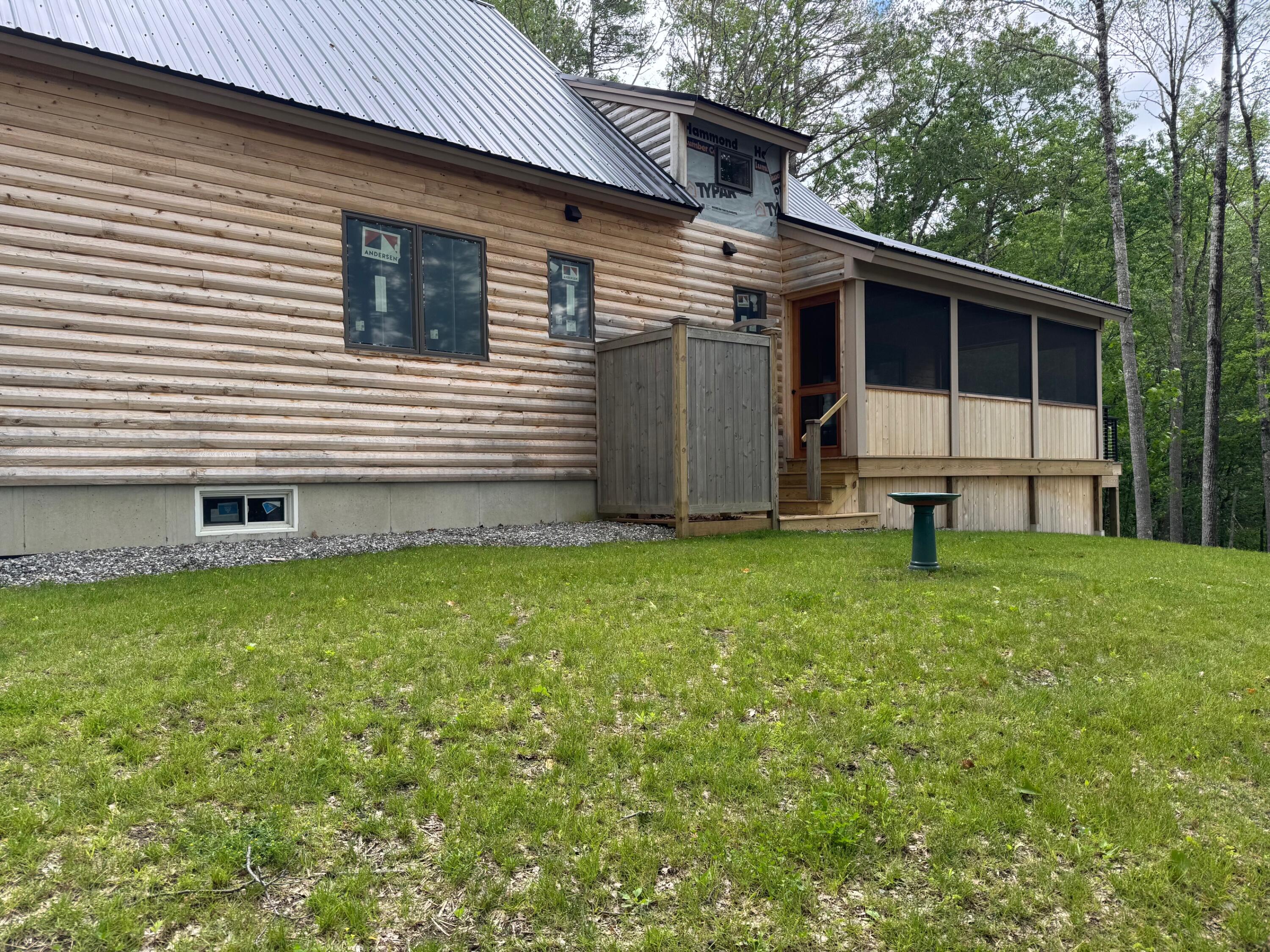 886 Middle Road Property Photo 3