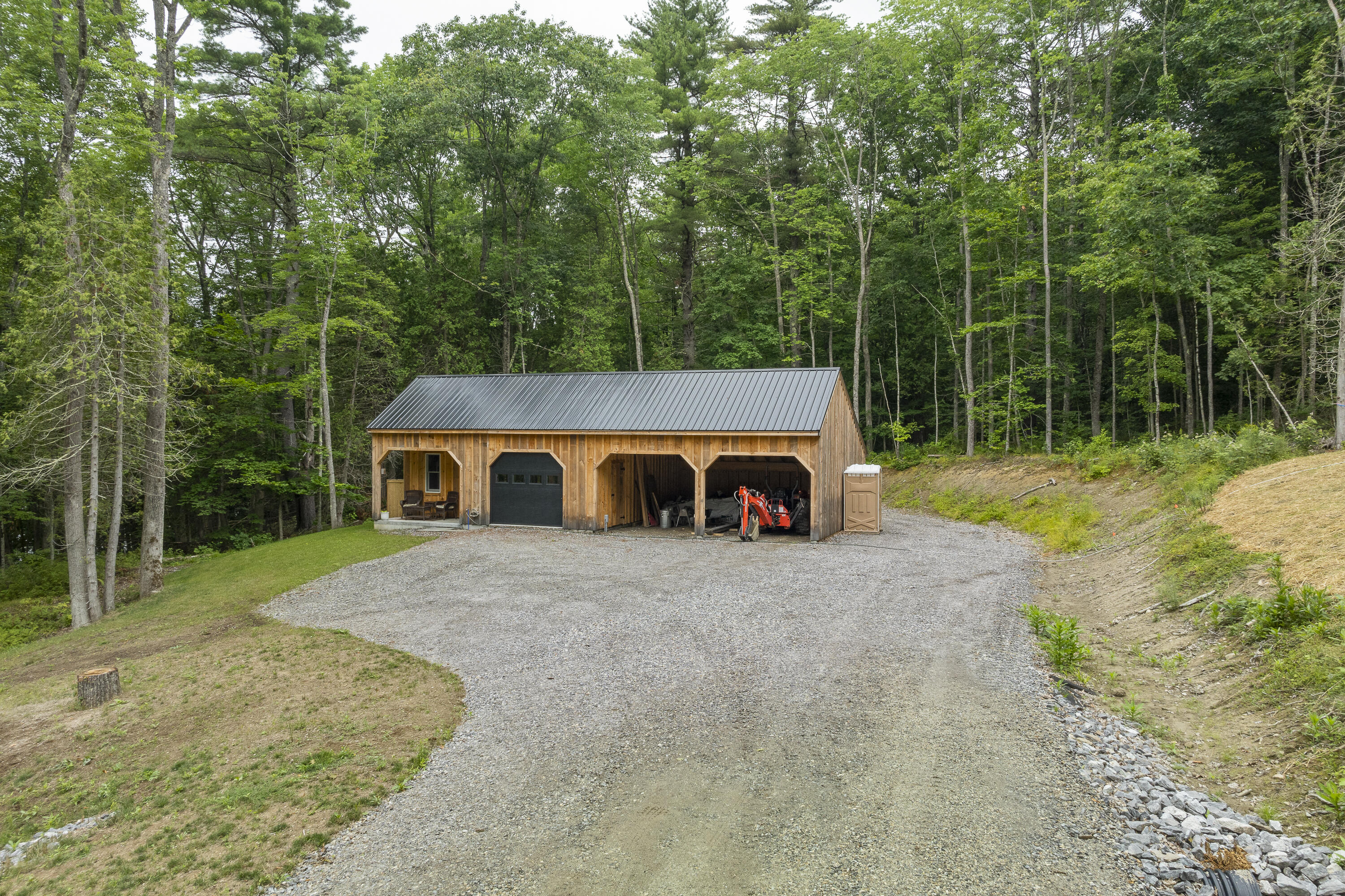 886 Middle Road Property Photo 5