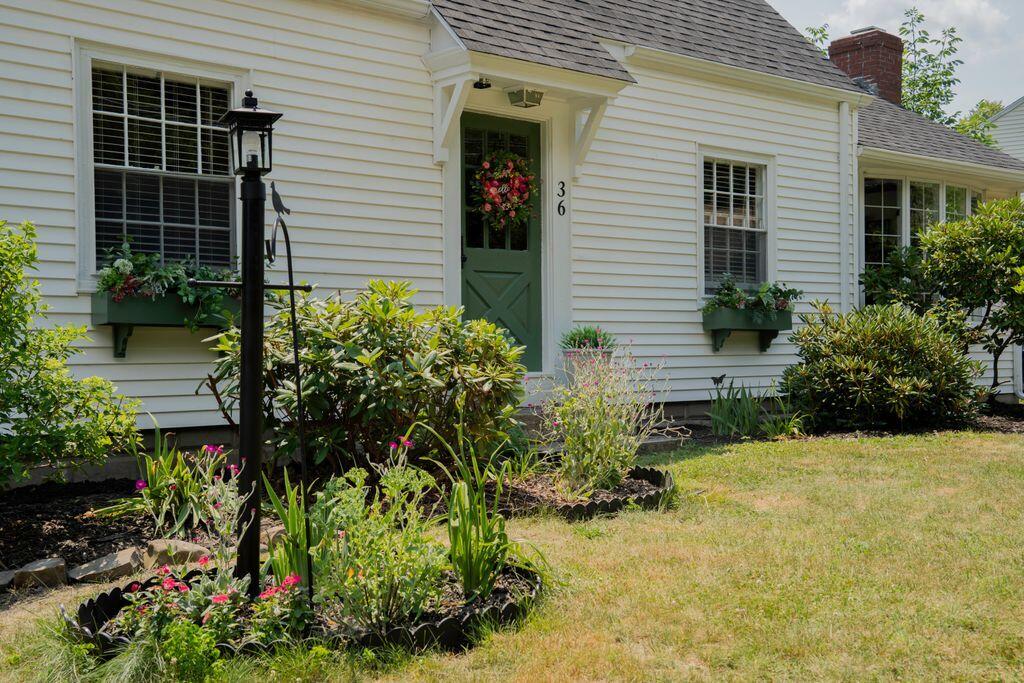 36 Narragansett Street Property Photo 2