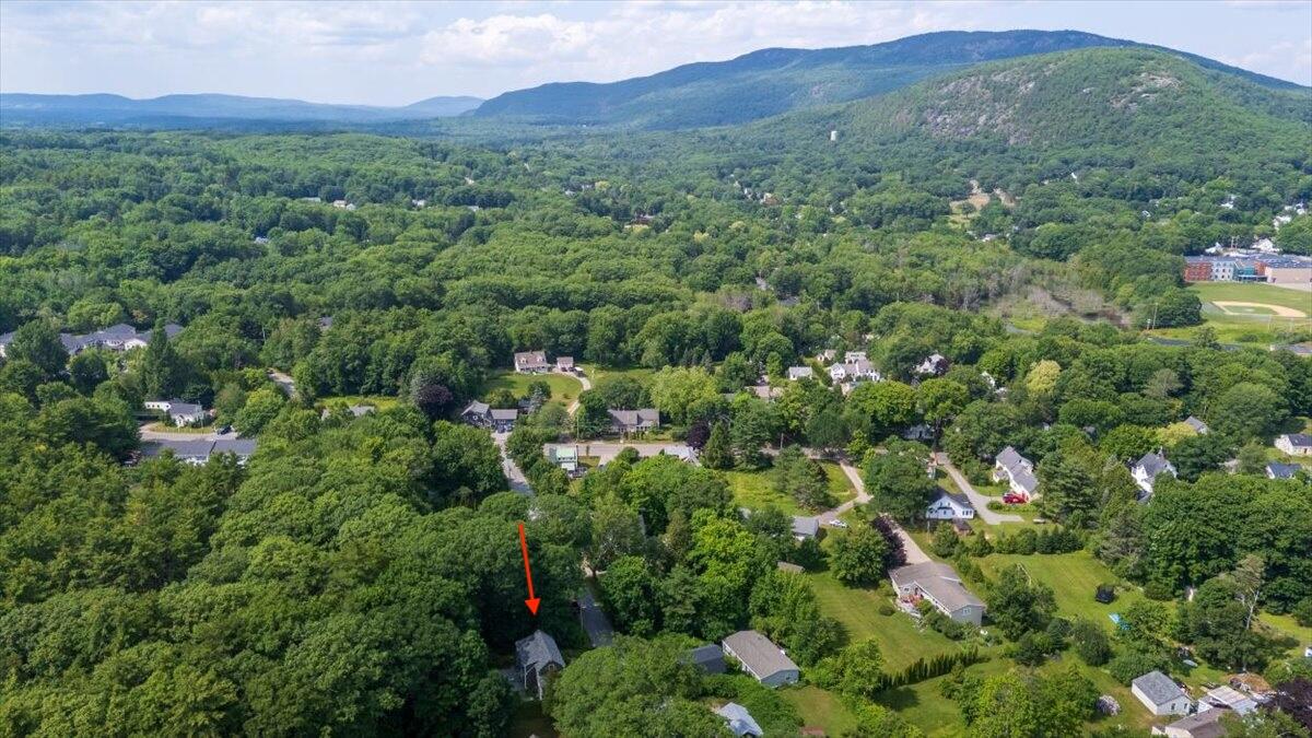 9 Oak Street Property Photo 4