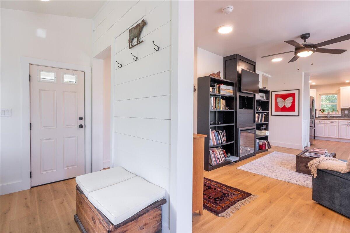 9 Oak Street Property Photo 12