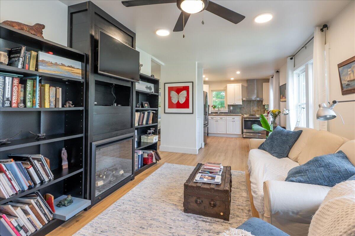 9 Oak Street Property Photo 16