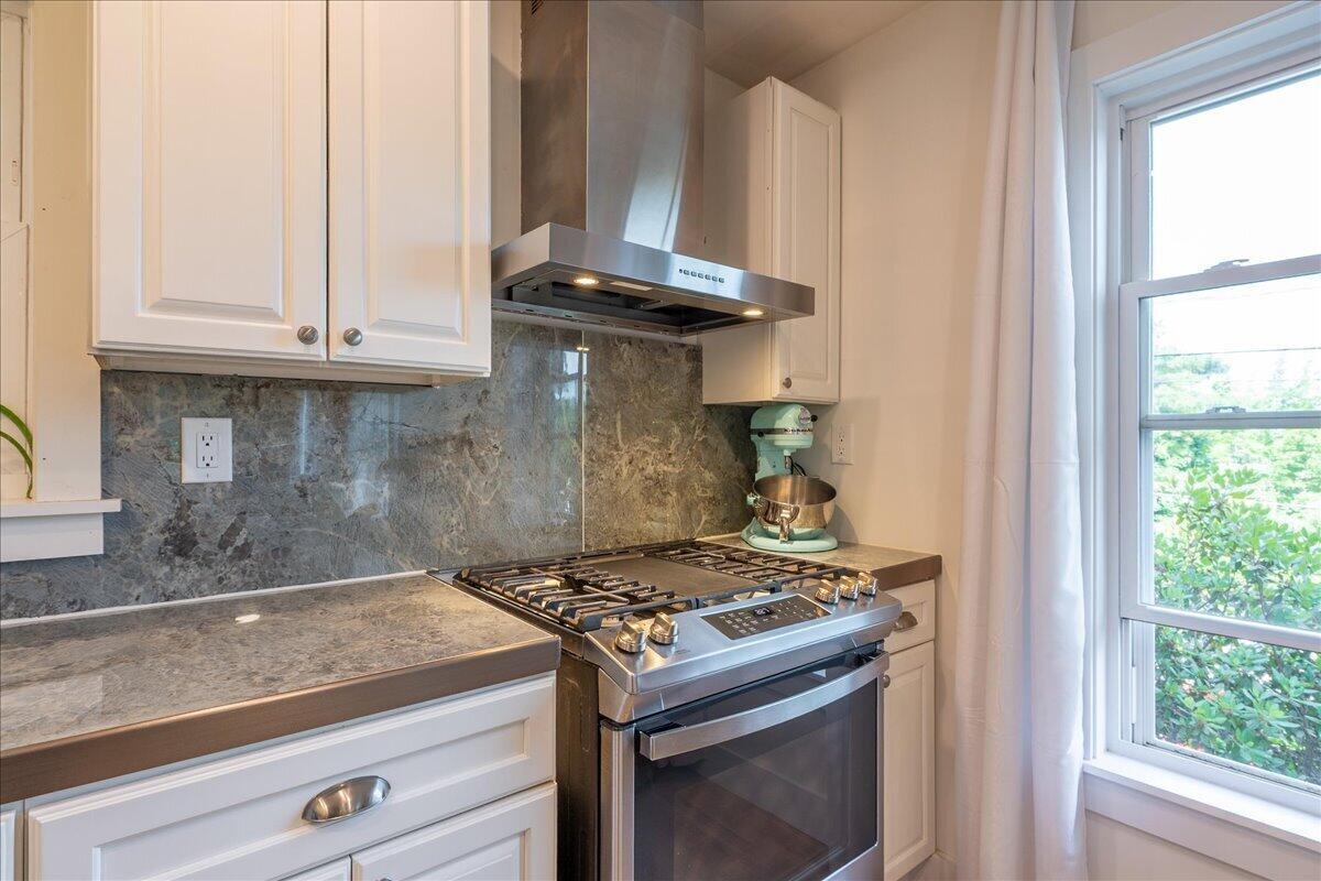 9 Oak Street Property Photo 21