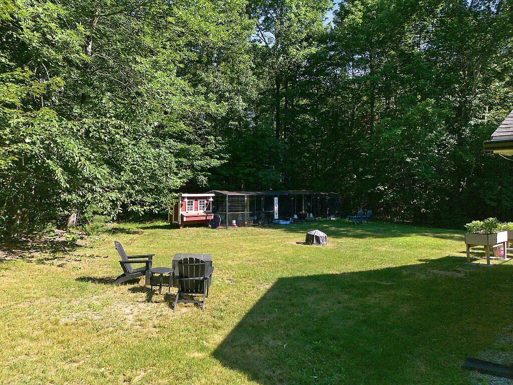 692 Irish Road Property Photo 6