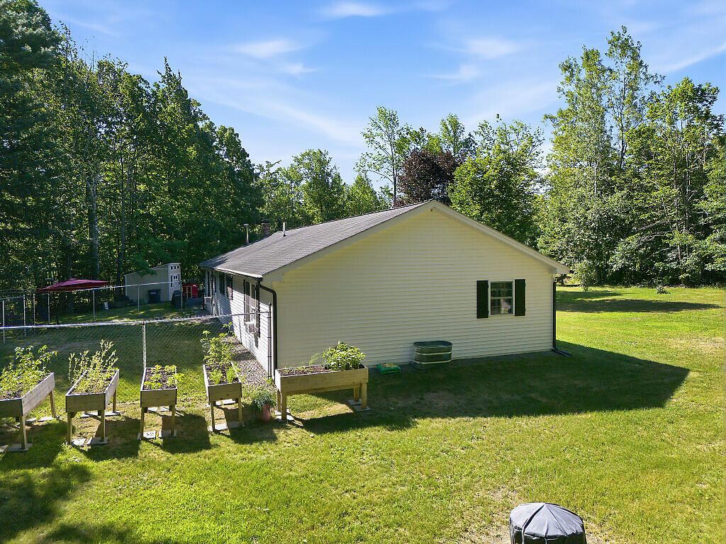 692 Irish Road Property Photo 7