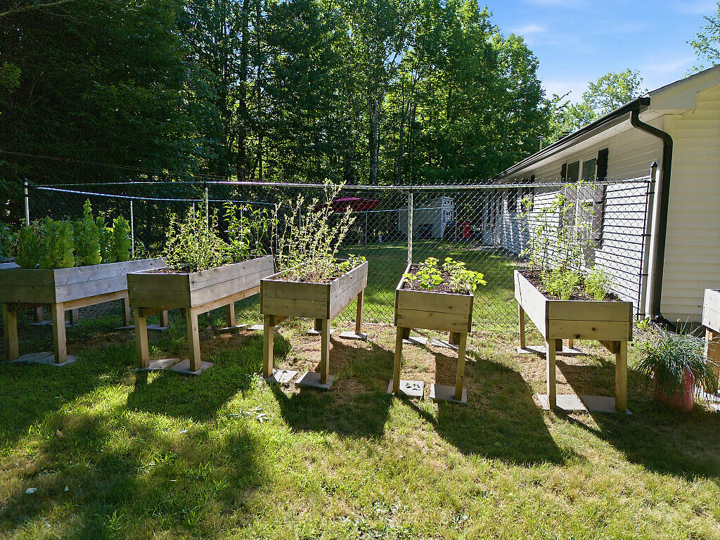 692 Irish Road Property Photo 8