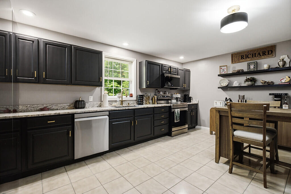 692 Irish Road Property Photo 15