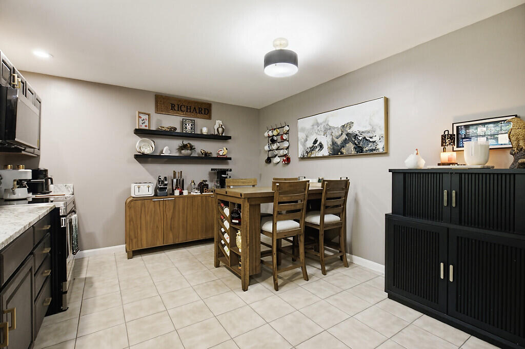 692 Irish Road Property Photo 16
