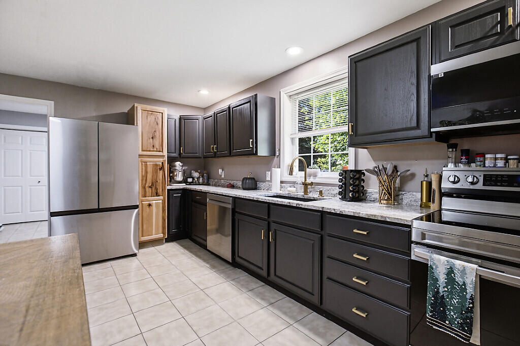 692 Irish Road Property Photo 18