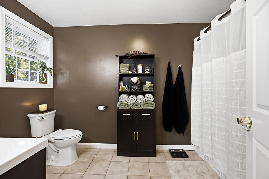 692 Irish Road Property Photo 31