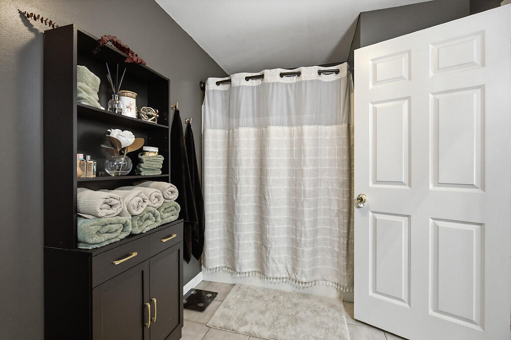 692 Irish Road Property Photo 33