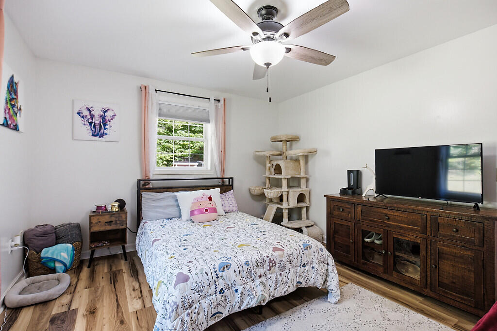692 Irish Road Property Photo 35