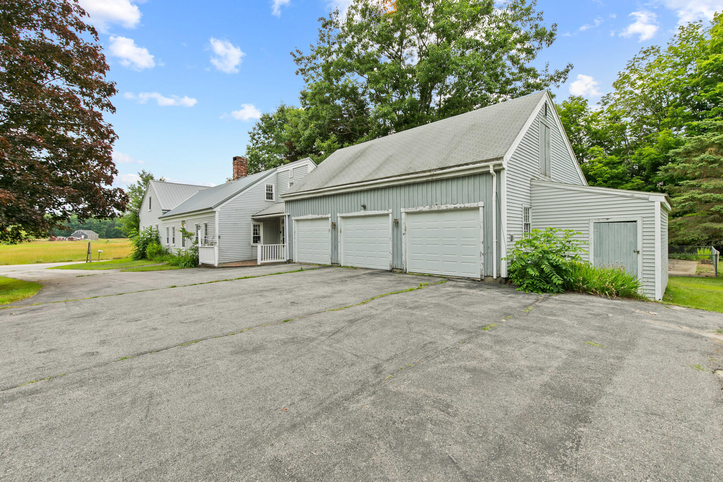 902 Long Plains Road Property Photo 1