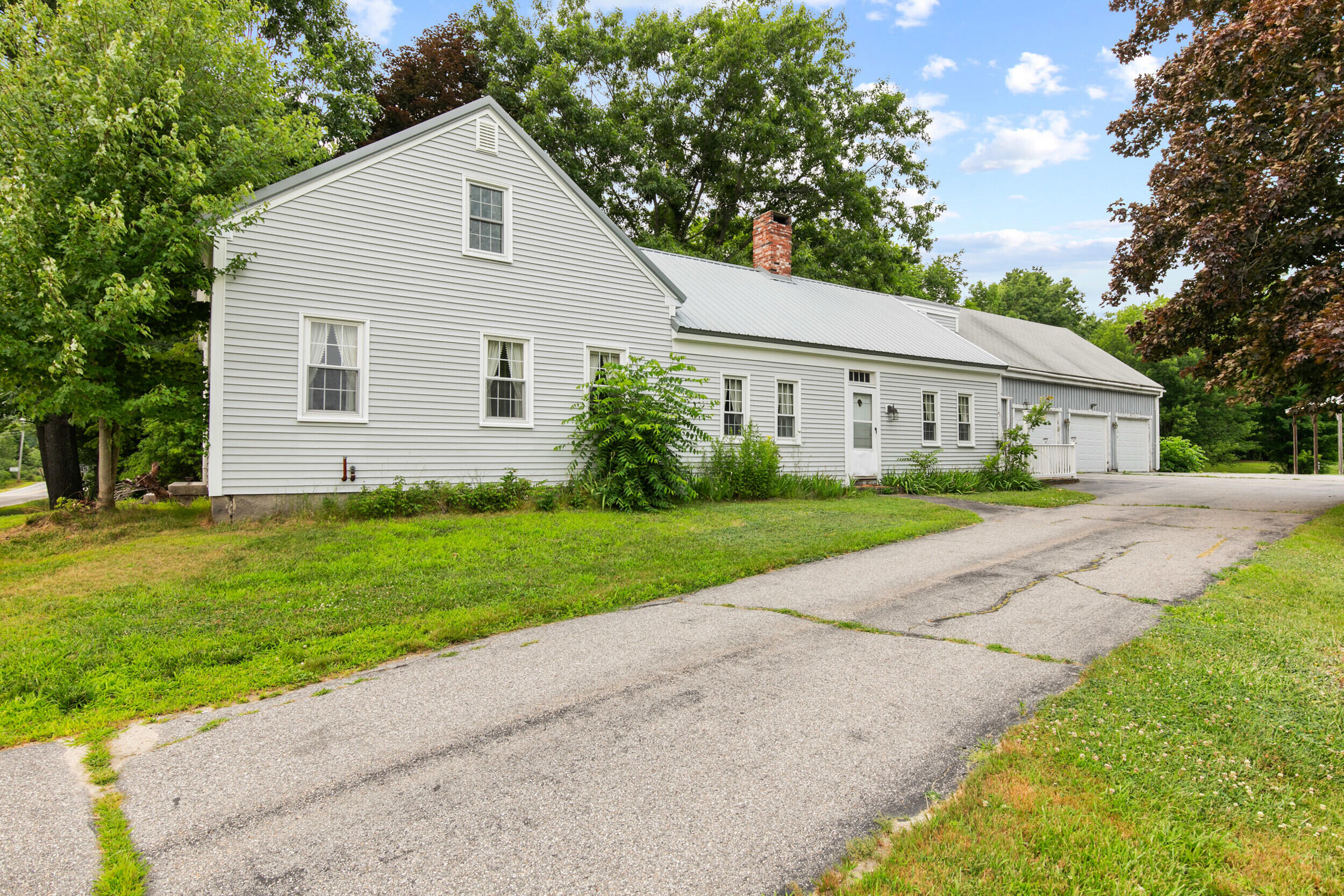 902 Long Plains Road Property Photo 2