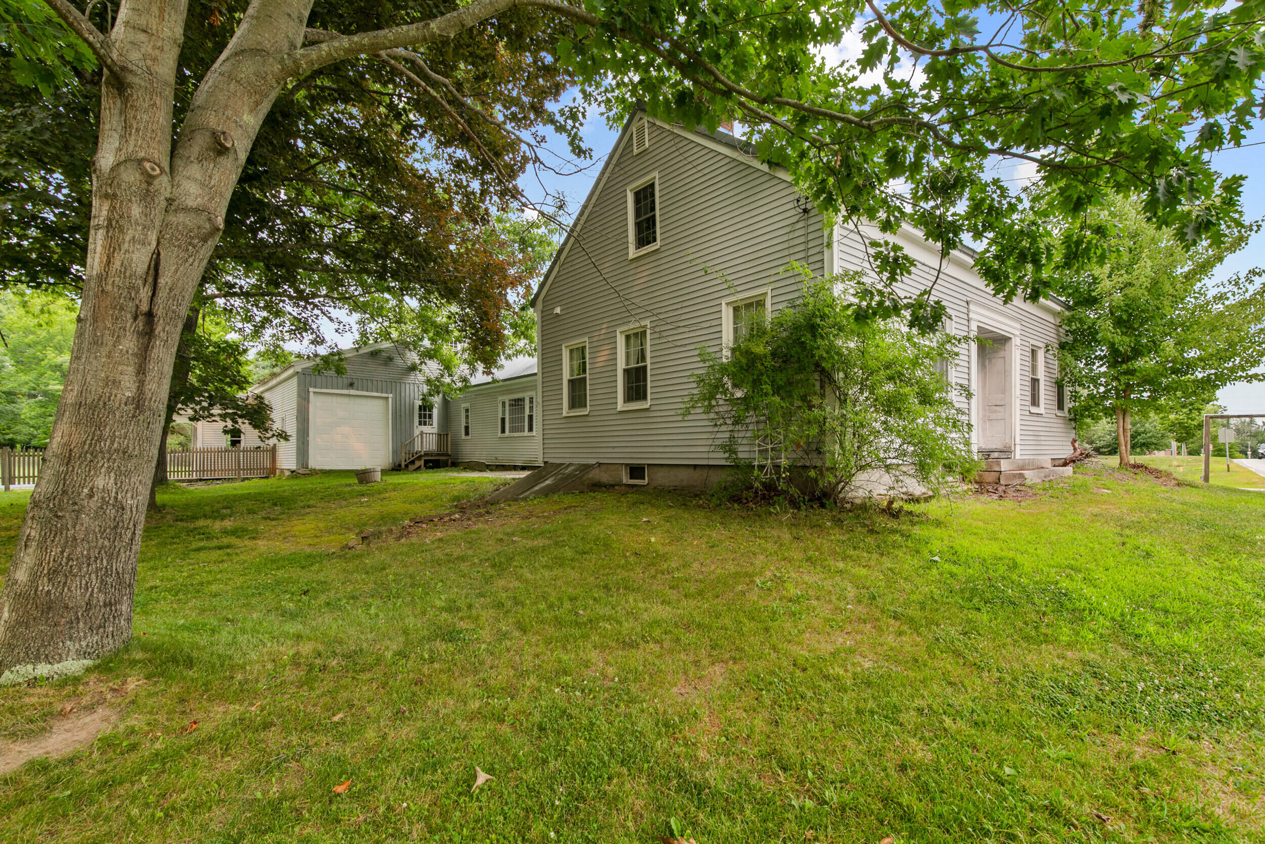902 Long Plains Road Property Photo 4