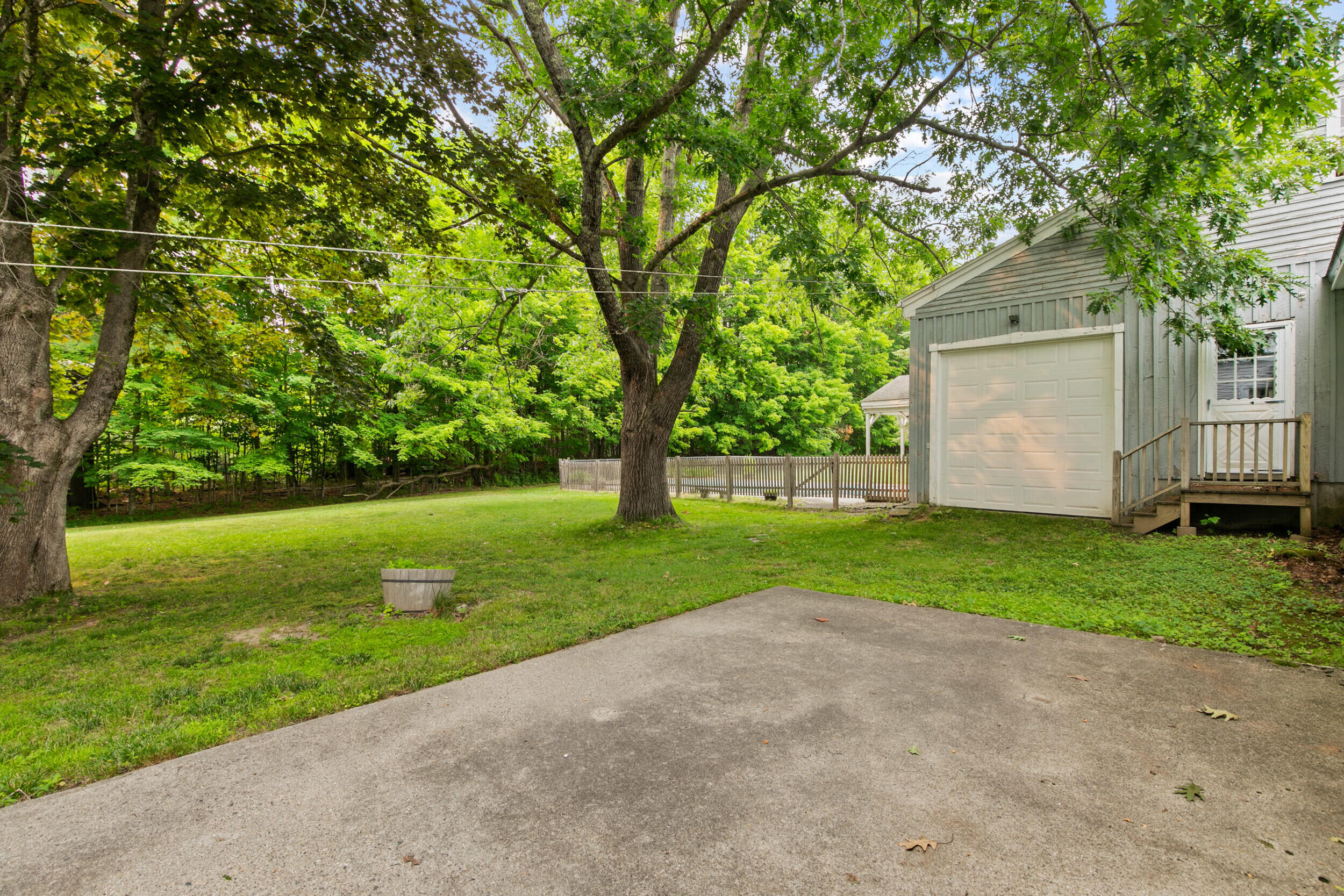 902 Long Plains Road Property Photo 7