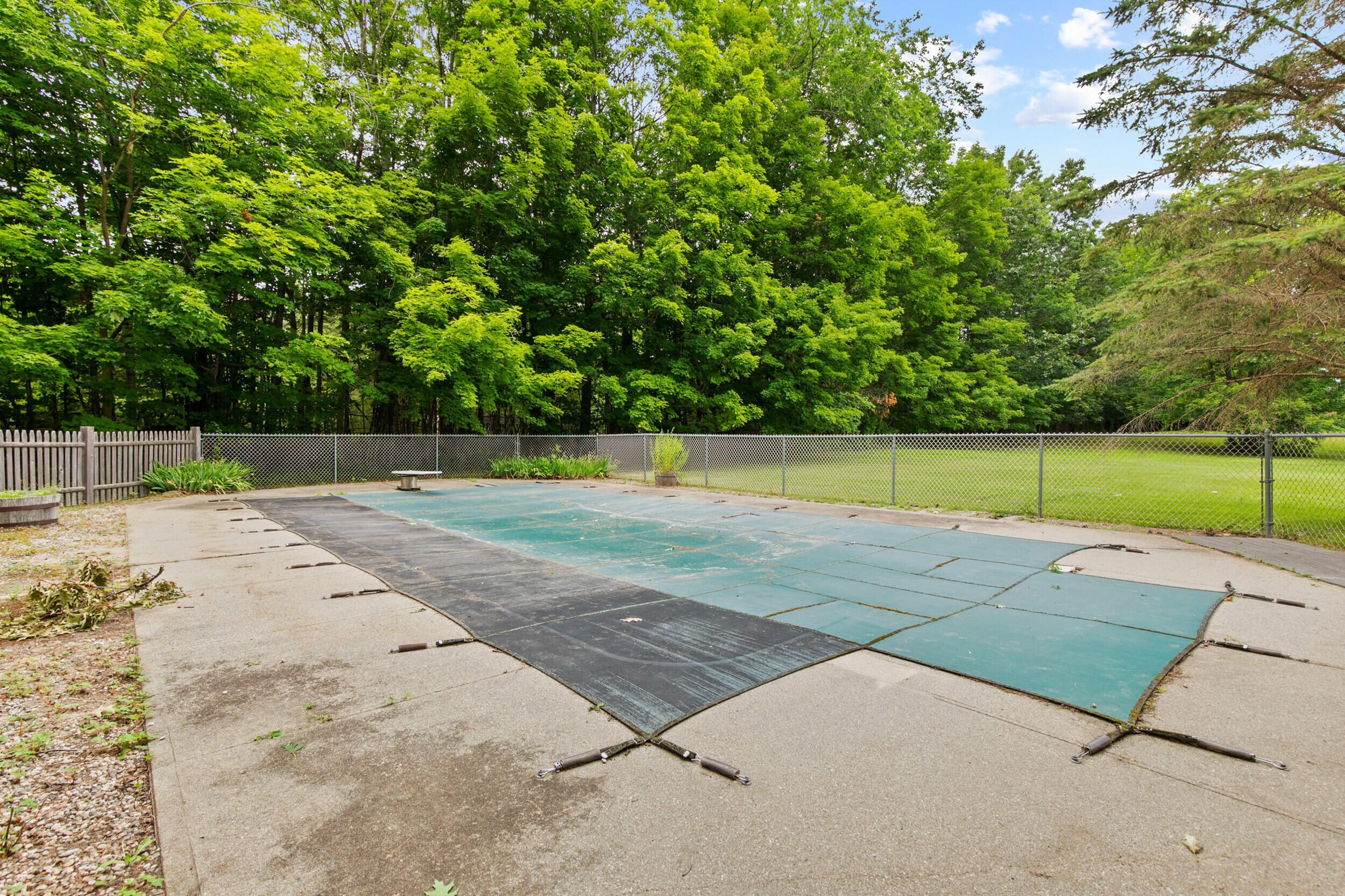 902 Long Plains Road Property Photo 8