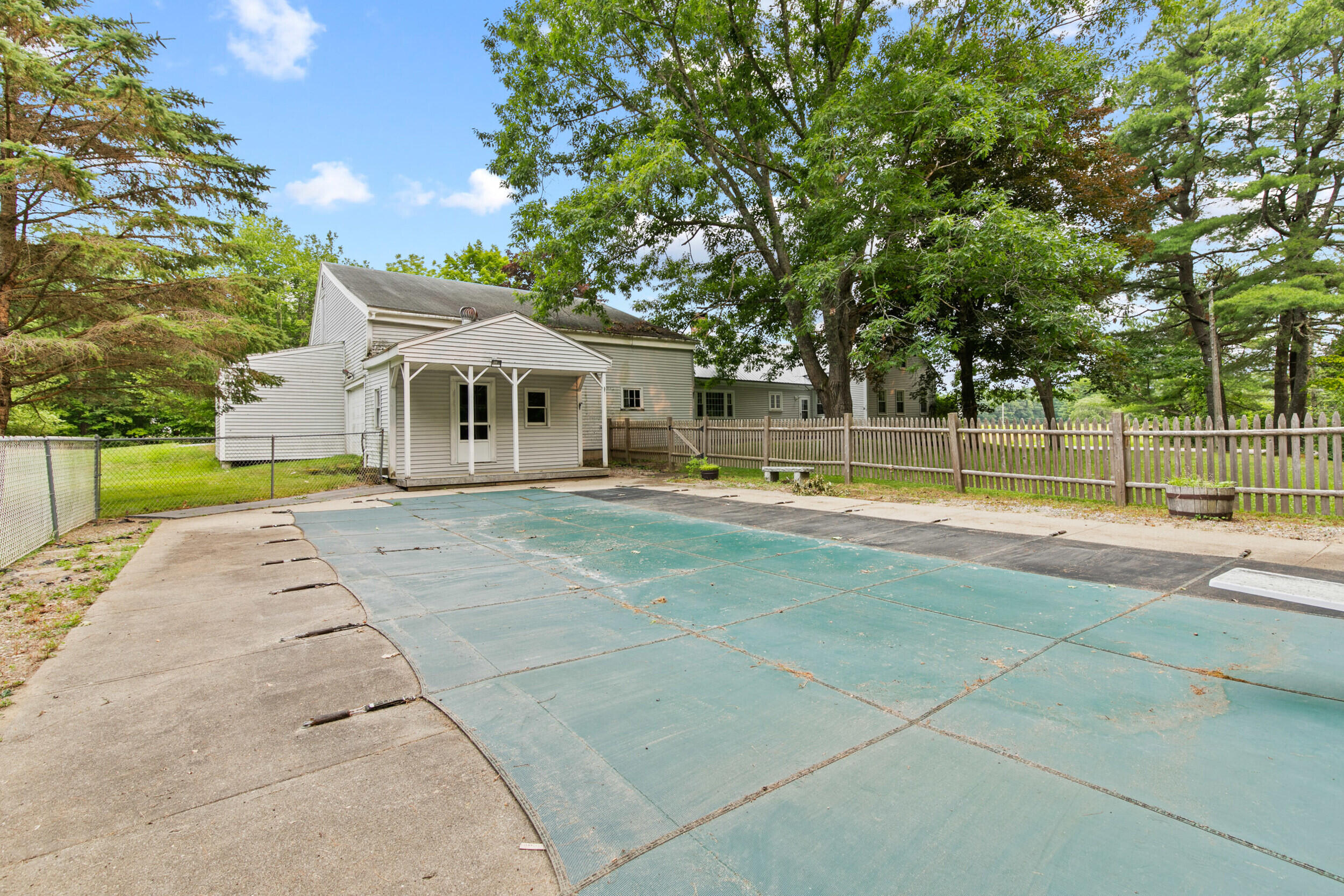 902 Long Plains Road Property Photo 10