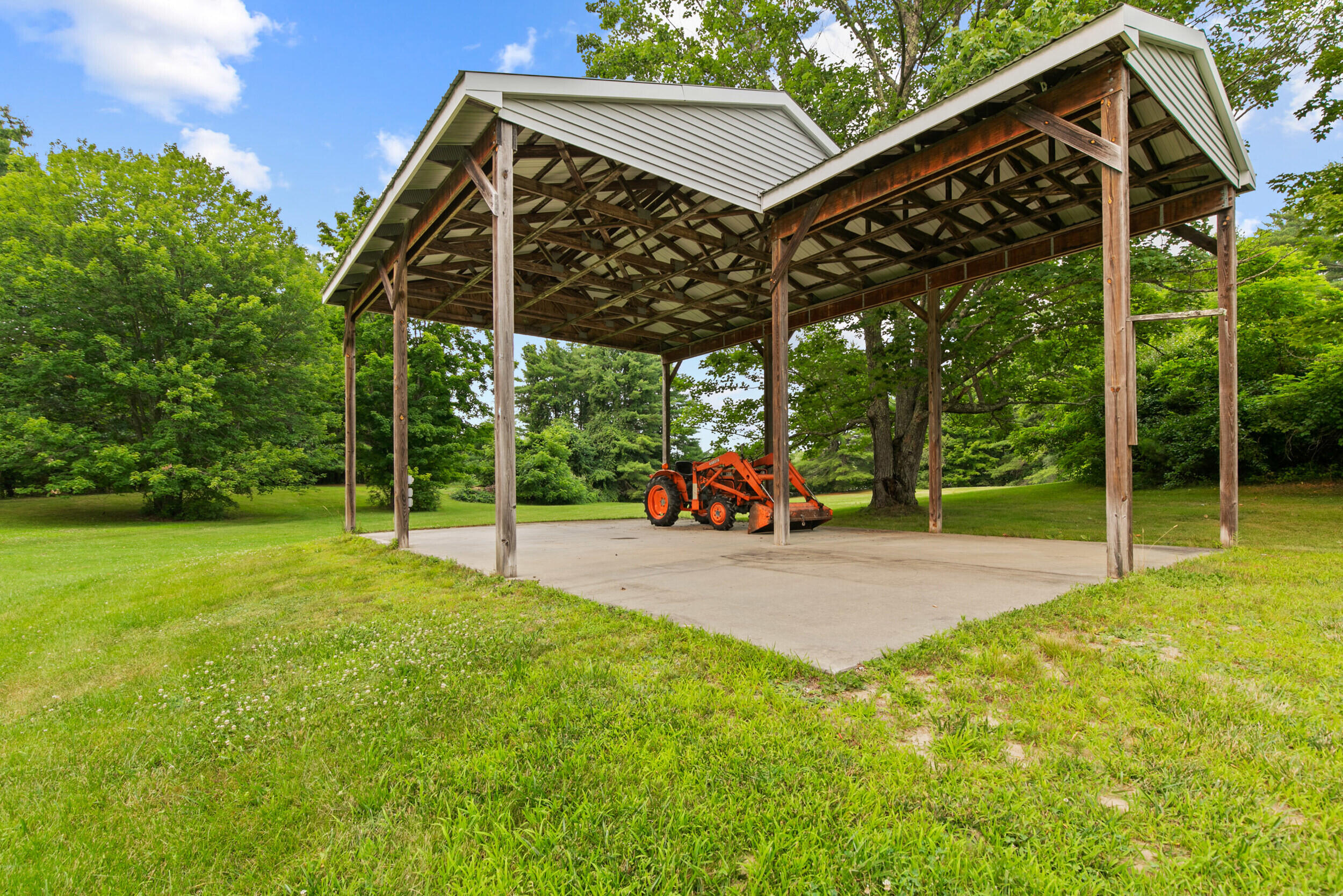 902 Long Plains Road Property Photo 12