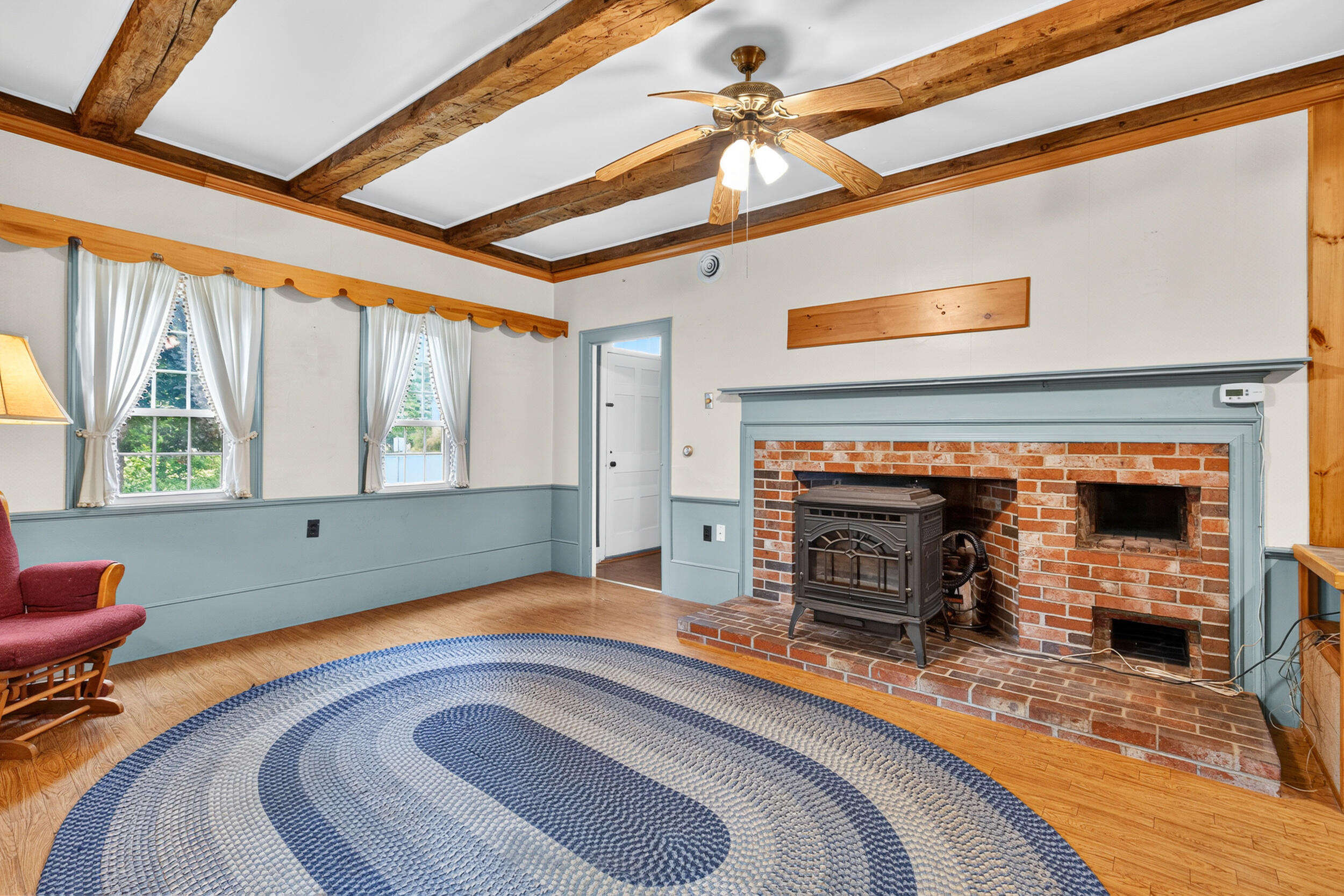 902 Long Plains Road Property Photo 15