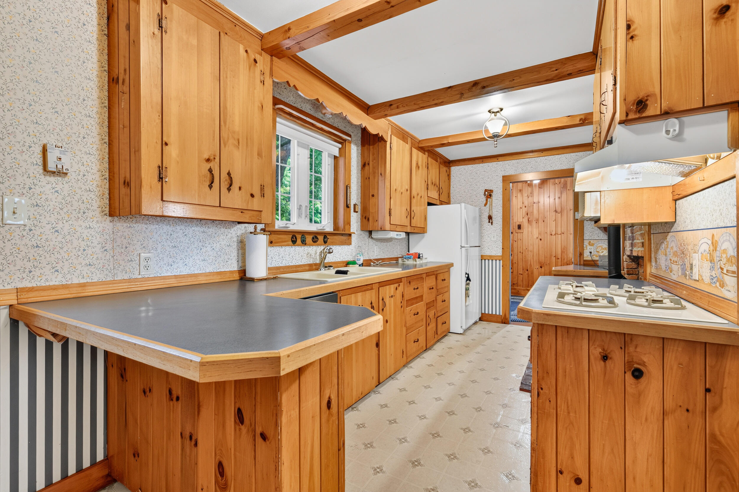 902 Long Plains Road Property Photo 20