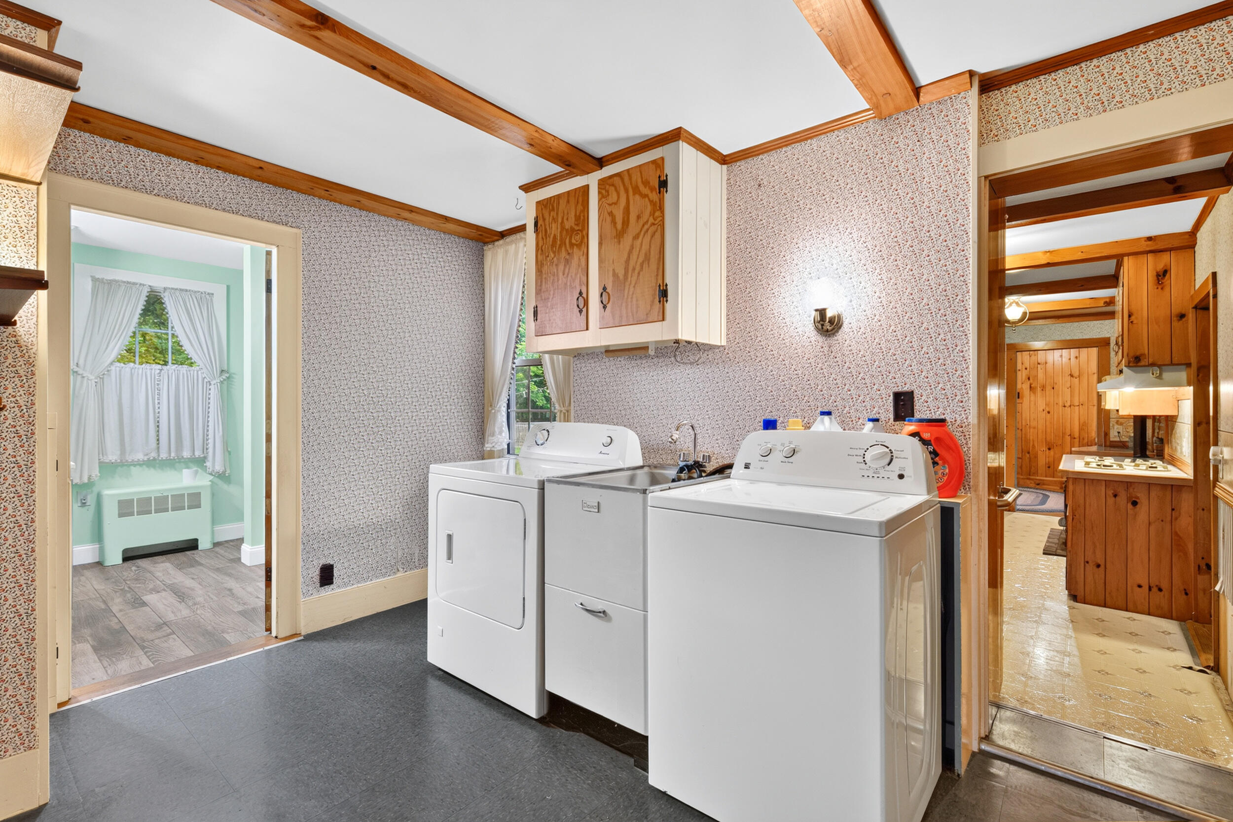902 Long Plains Road Property Photo 32