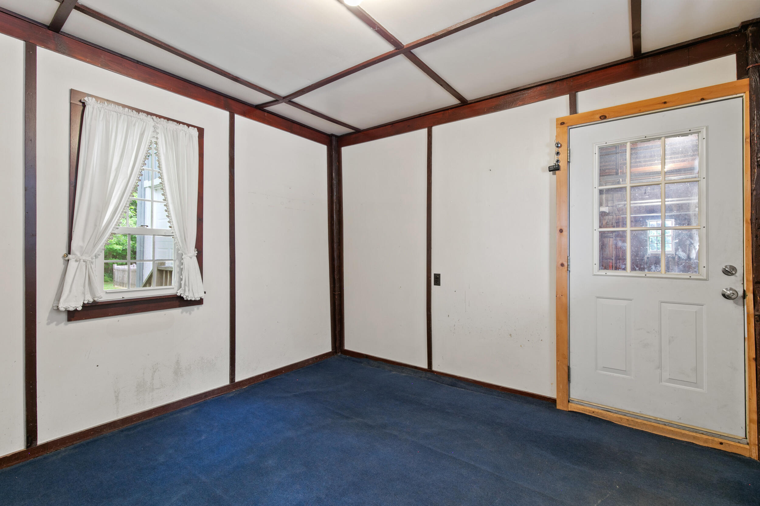 902 Long Plains Road Property Photo 35