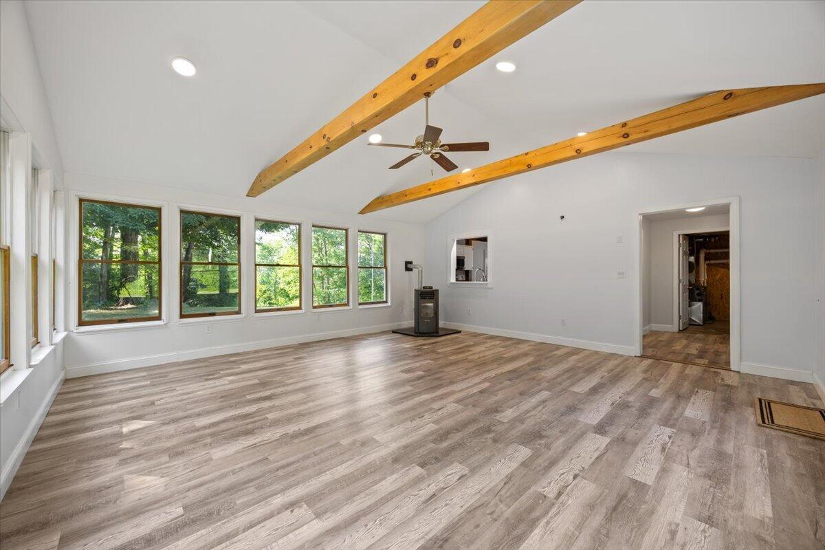 377 River Road Property Photo 9