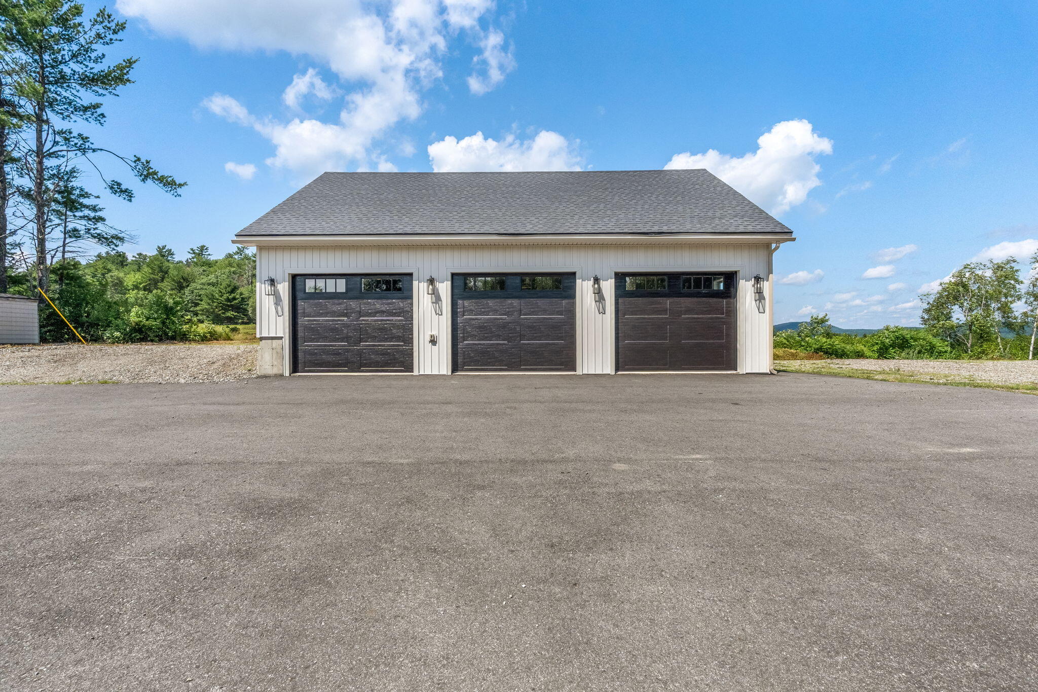 100 Easy Street Property Photo 6
