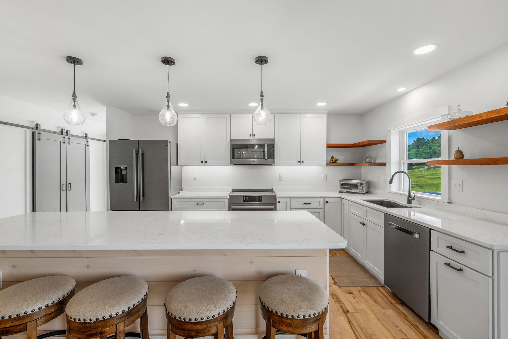 100 Easy Street Property Photo 10