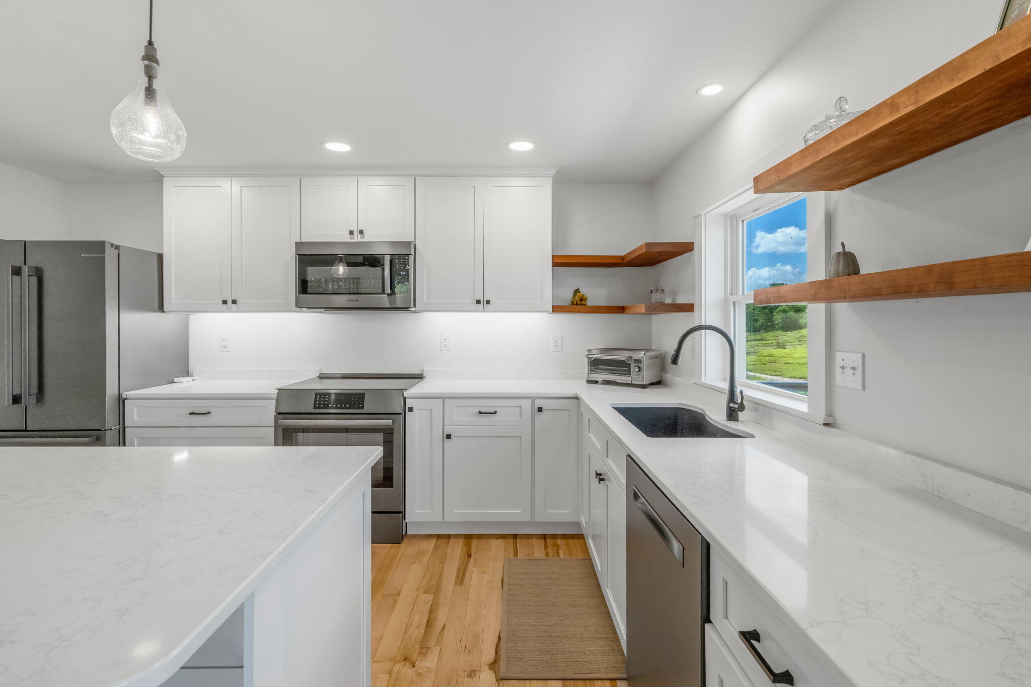 100 Easy Street Property Photo 13